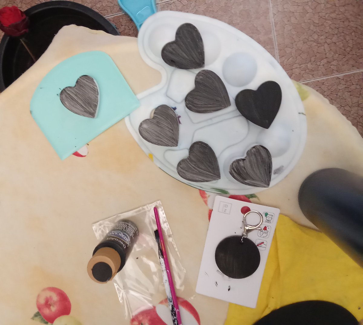 RelatosXx9's tweet photo. Creando entre locuras y calor...⏳📝🎸🌅
Muy buena música #rock #metal #goth #punk
Así todo es mejor 🥰
🤟🏻🖤
🎨🖌️
Llevo un tiempo soñando con crear cosas y ahí voy.
También pronto os mostraré si queréis una luna llena 🌕 que voy a crear con texturas 💘
#pintar #artista #creaciones #vida #relax #diversion #pasion #inspiracion #artista #irisdiro
