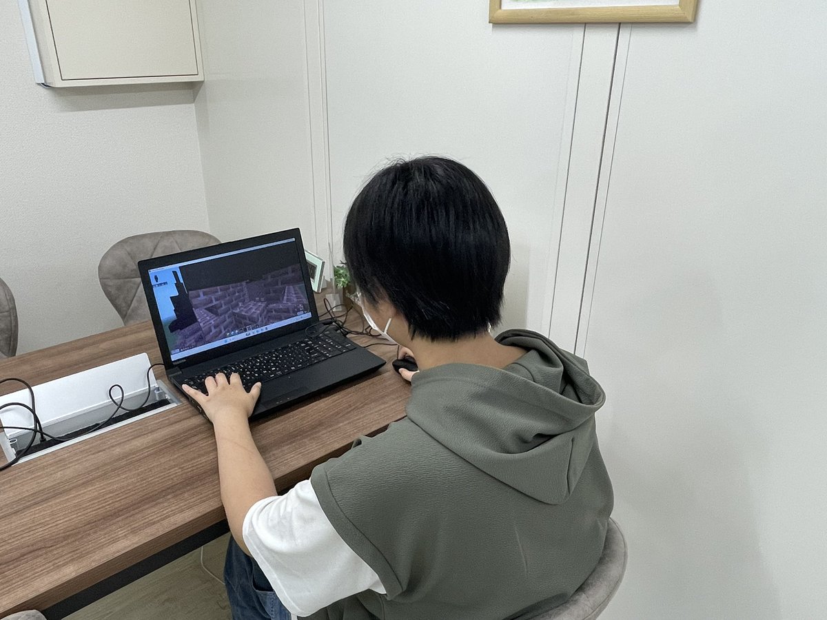 toi_shugakko's tweet photo. 夏休みのプログラミング教室はマイクラの世界でのアスレチック製作特別授業💻✨

普段の教室と違ってワイワイ賑やかで楽しそう😊

新規入会生も大募集中‼️
個別体験会や教室見学は土肥集学校までお気軽にお問い合わせ下さい🎵

☎️0558-79-3930
✉️toi@shugakko.or.jp
⏰9:00〜18:00
😴木・日休み https://t.co/FhKeqmz4j5