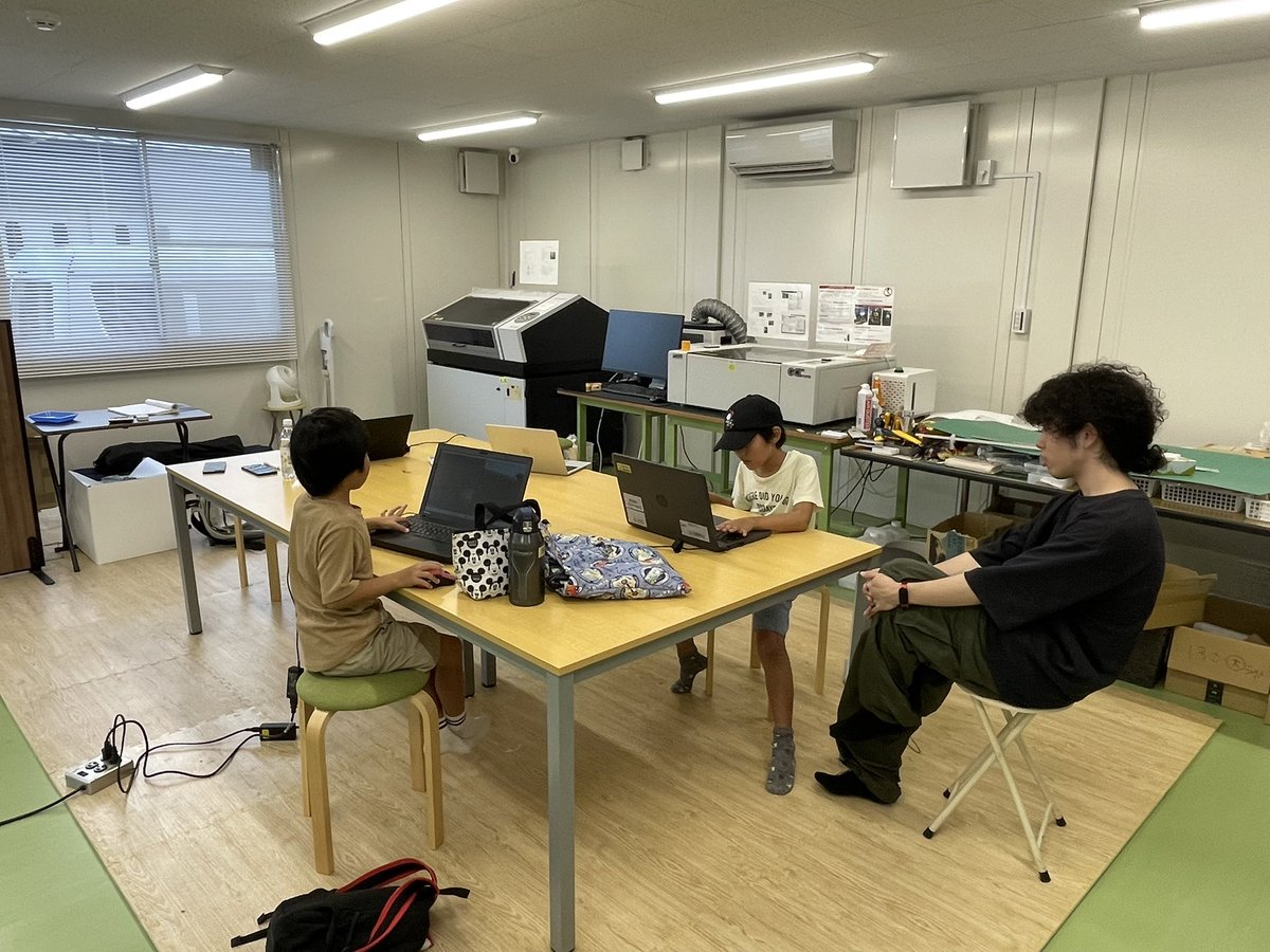 toi_shugakko's tweet photo. 夏休みのプログラミング教室はマイクラの世界でのアスレチック製作特別授業💻✨

普段の教室と違ってワイワイ賑やかで楽しそう😊

新規入会生も大募集中‼️
個別体験会や教室見学は土肥集学校までお気軽にお問い合わせ下さい🎵

☎️0558-79-3930
✉️toi@shugakko.or.jp
⏰9:00〜18:00
😴木・日休み https://t.co/FhKeqmz4j5