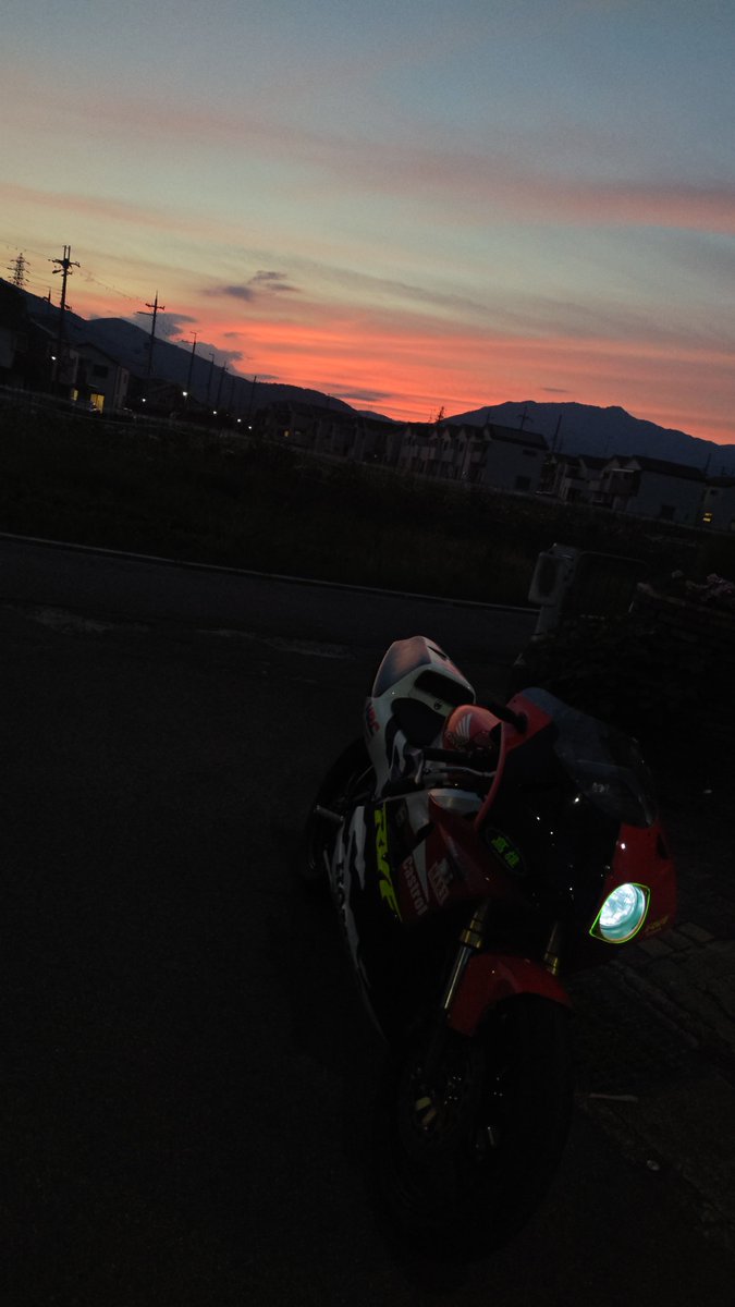 HirosStyle's tweet photo. @00aBLkNtixJU9br 少しだけナイトラン https://t.co/PNq6V22Y8k