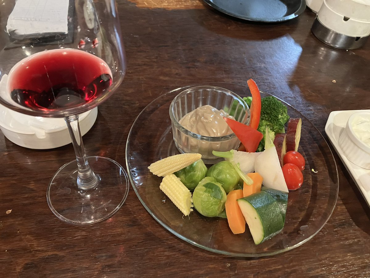 _mnw0's tweet photo. ほぼ飲み干している🍷と共に〜 https://t.co/K3FBzzxZoV