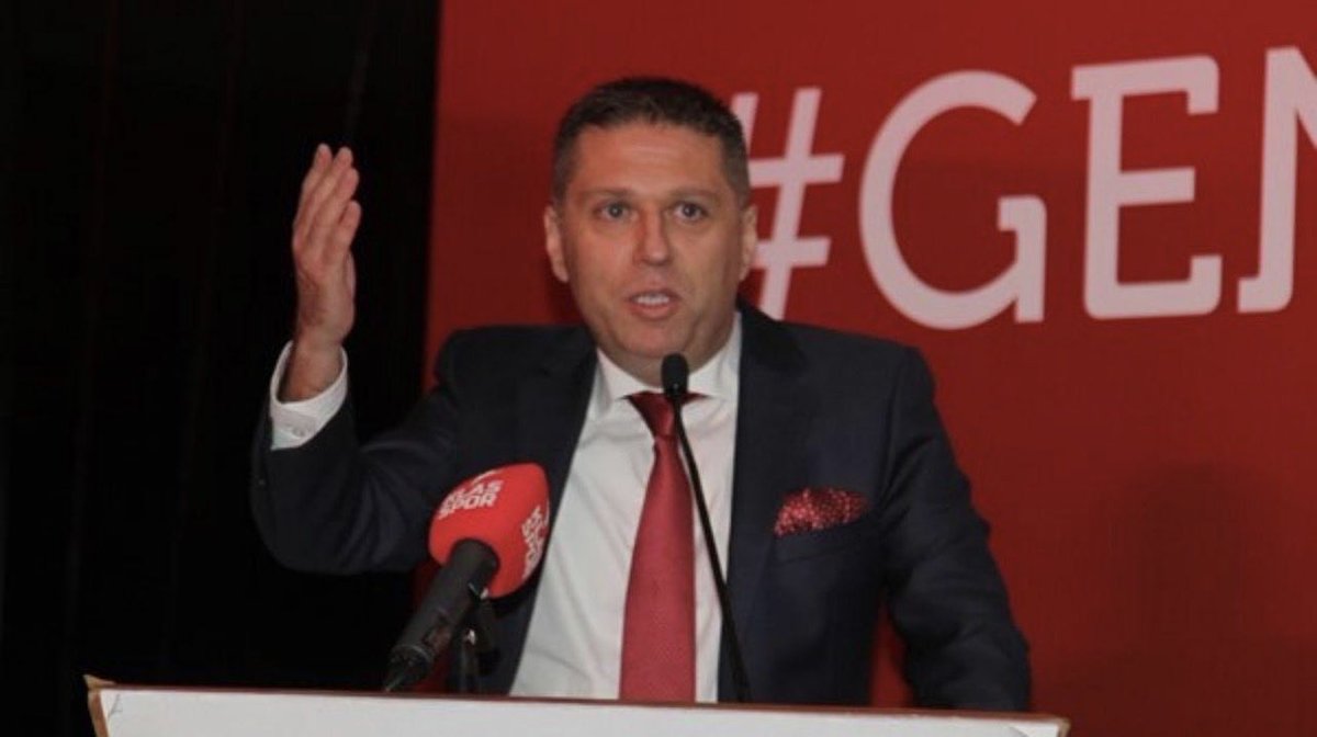 genclerdebirlik's tweet photo. Transfer yaparak kulübü borçlandırmak belki de en kolay yoldur. Asıl zor olan ise mali disiplinden taviz vermeden, doğru zamanda doğru hamleleri yapabilmektir.

Sayın Arda Çakmak’ın bugüne kadarki açıklamalarına ve yaklaşımına baktığımızda, kulübü yeni borç yükleri altına sokmak yerine fırsat transferleriyle güçlü bir kadro oluşturmayı hedeflediğini görüyoruz.

Elbette taraftar transfer bekler. Teknik heyet başarı için takviye ister. Başkan ise hem bugünü hem de yarını düşünme sorumluluğu vardır. Bu dengeyi kurabilmek kolay değildir.

Bugün hepimizin ortak amacı güçlü, başarılı ve ekonomik olarak ayakta duran bir Gençlerbirliği olmalıdır. Bunun için eleştirilerimizi yaparken desteğimizi de esirgememeli, sabırla süreci takip etmeliyiz.

Başarının yolu sadece transferden değil; doğru planlama, sağlıklı mali yapı ve camianın birlik içinde hareket etmesinden geçer.

Biz Arda Çakmak beye bu süreçte güveniyor, alınacak kararların kulübümüzün geleceğine katkı sağlamasını diliyoruz.
@kirmizikara