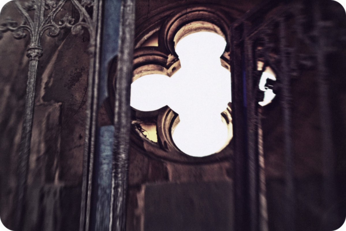 ktof_n's tweet photo. 📷365photo
31.07.2026
Lumen
#lumen #lumiere #ouverture
#light #opening
"Abandoned" funerary chapel ; the town hall proposes that anyone who undertakes to restore such a chapel according to professional standards may hold the burial plot concession in their own name.
Cemetery de l'Est
Metz, Lorraine.
.
©