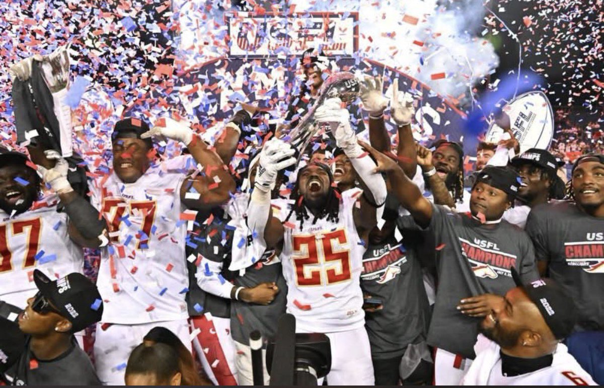jrobe329's tweet photo. @CoachSHoltz @jMar_Smith You guys did it the right way! #USFL https://t.co/eg8VNfCwwM