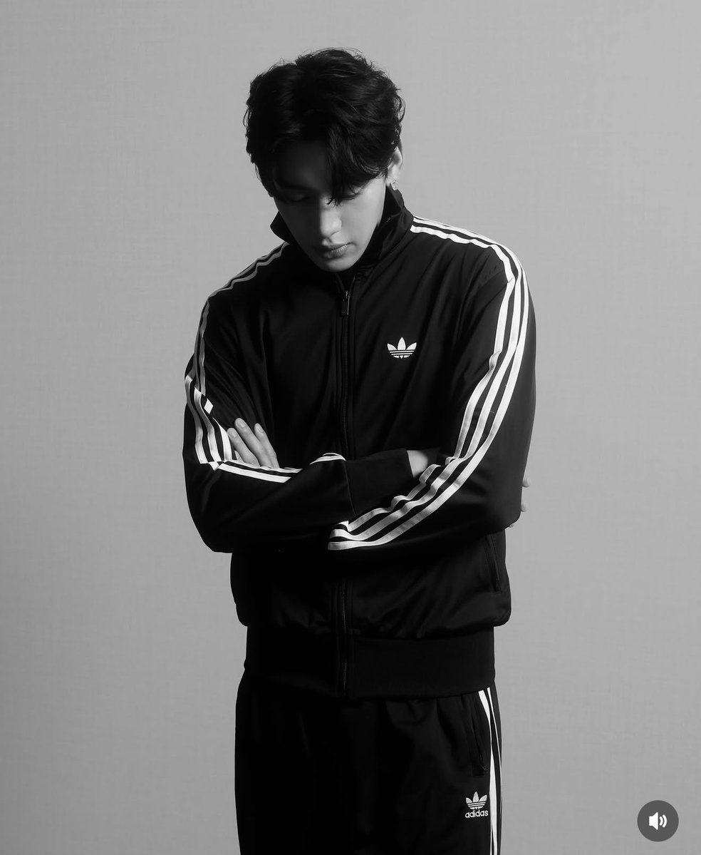 JorJintana's tweet photo. กรี๊ดดดดด! น้องแบมมาในลุค adidas เต็มตัว พร้อมแท็ก @adidasThailand 👀🏀⚽️🏐🥎 งานนี้บอกเลยว่ากลิ่นโปรเจกต์ใหญ่ลอยมาแต่ไกล… แม่ๆ แฟนๆ สายแฟชั่น สายสปอร์ต สายออกกำลังกาย เตรียมเก็บตังรอได้เลย! 🔥

#AdidasxBamBam https://t.co/6azbbhy888