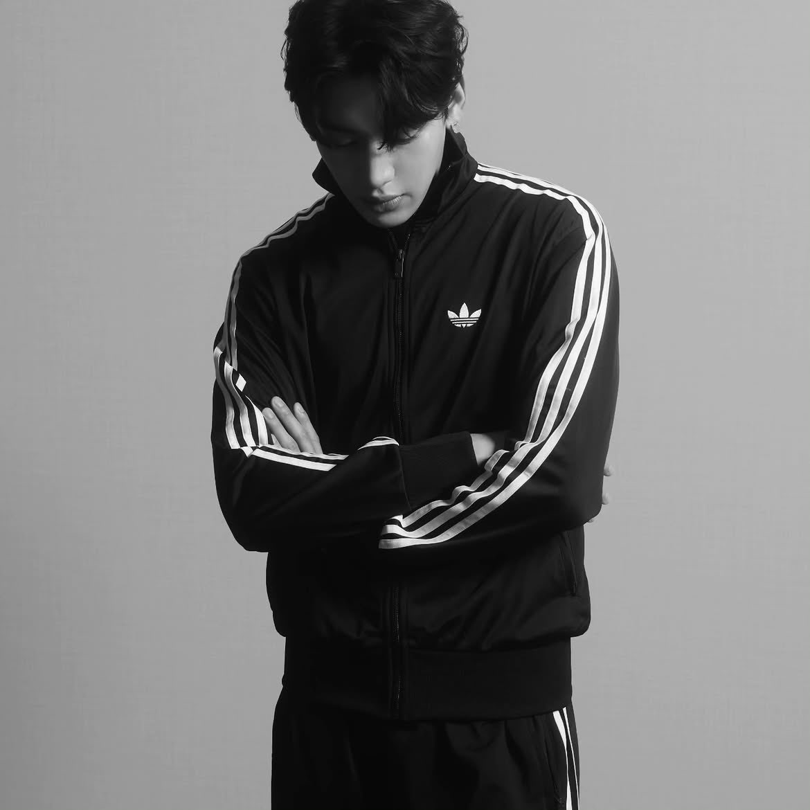 bambamgallery's tweet photo. he looks so good

#AdidasxBamBam https://t.co/YYAdvTAGSC