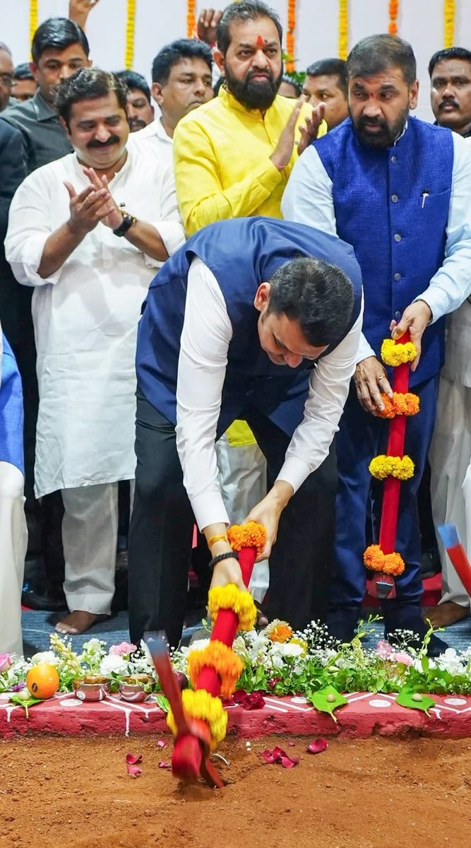 ramkadam's tweet photo. 57 वर्षाचे स्वप्न पूर्ण झाले साहित्यरत्न लोकशाहीर अण्णाभाऊ साठे स्मारकाचे भूमिपूजन झाले.

 @Devendra Fadnavis  @Eknath Shinde - एकनाथ संभाजी शिंदे  @Sunetra Ajit Pawar  
@Ravindra Chavan  @BJP Maharashtra 

#AnnabhauSathe #LokshahirAnnabhauSathe #Bhumipujan #DevendraFadnavis #Chiragnagar