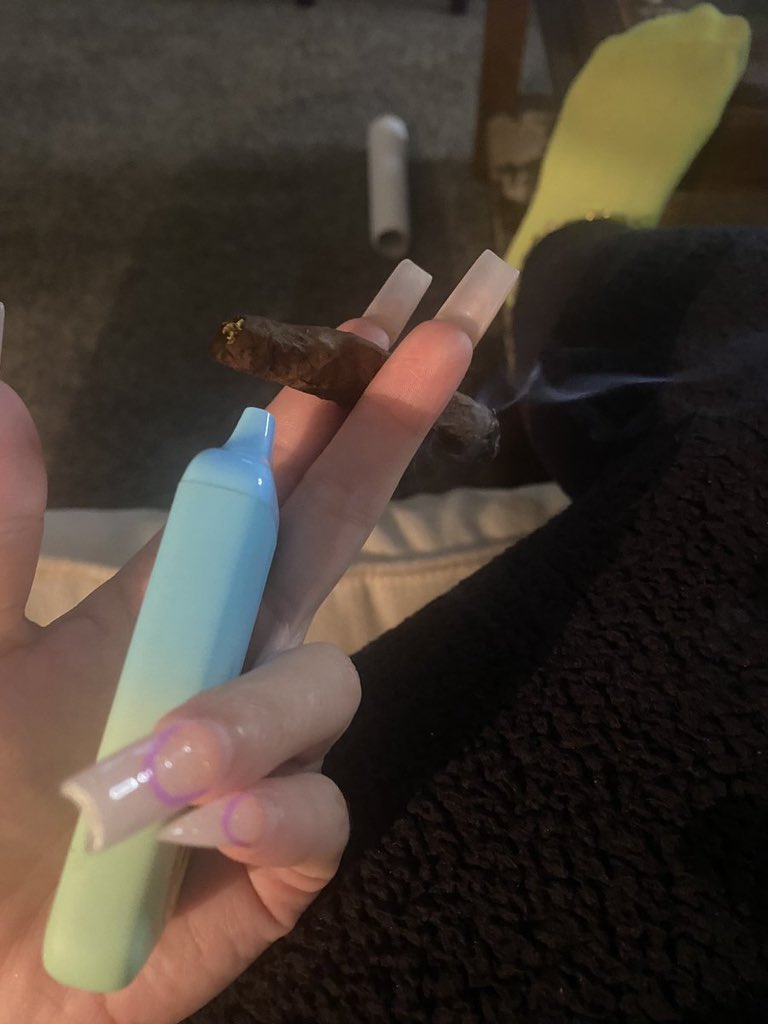 MaliTheGoddess's tweet photo. Wanna match a blunt 

Maybe suck my toes idk https://t.co/VHdlcCedDT