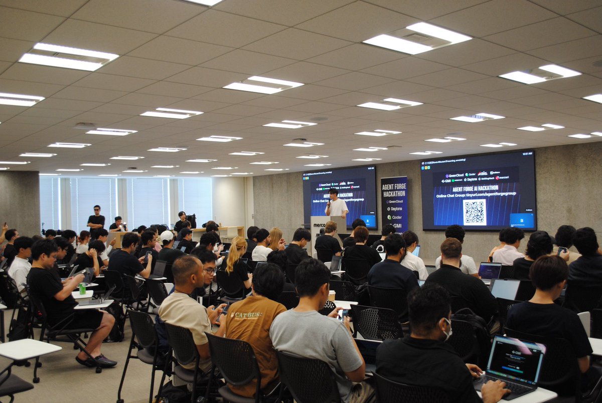 nosana_ai's tweet photo. Another great offline event with @theaibuilders 🇯🇵

This time in Tokyo, where teams shipped real AI agents in a single day powered by Nosana compute 👏

Hong Kong, you’re next - more details coming soon! https://t.co/XDIqhdjIJD