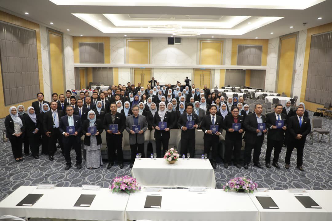 SPRMMalaysia's tweet photo. 𝙎𝙋𝙍𝙈 𝙎𝘼𝙆𝙎𝙄 𝙒𝘼𝙍𝙂𝘼 𝙅𝘽𝘼 𝙕𝘼𝙃𝙄𝙍𝙆𝘼𝙉 𝙆𝙊𝙈𝙄𝙏𝙈𝙀𝙉 𝘽𝙐𝘿𝘼𝙔𝘼 𝘼𝙉𝙏𝙄𝙍𝘼𝙎𝙐𝘼𝙃 𝙈𝙀𝙉𝙀𝙍𝙐𝙎𝙄 𝙄𝘽𝙍

#RancakkanMADANI 
#MADANIBekerja 
#SPRMPencegahan 
#SPRMMalaysia
#BeranidanRadikalPerangiRasuah https://t.co/DYKWWdMUe2