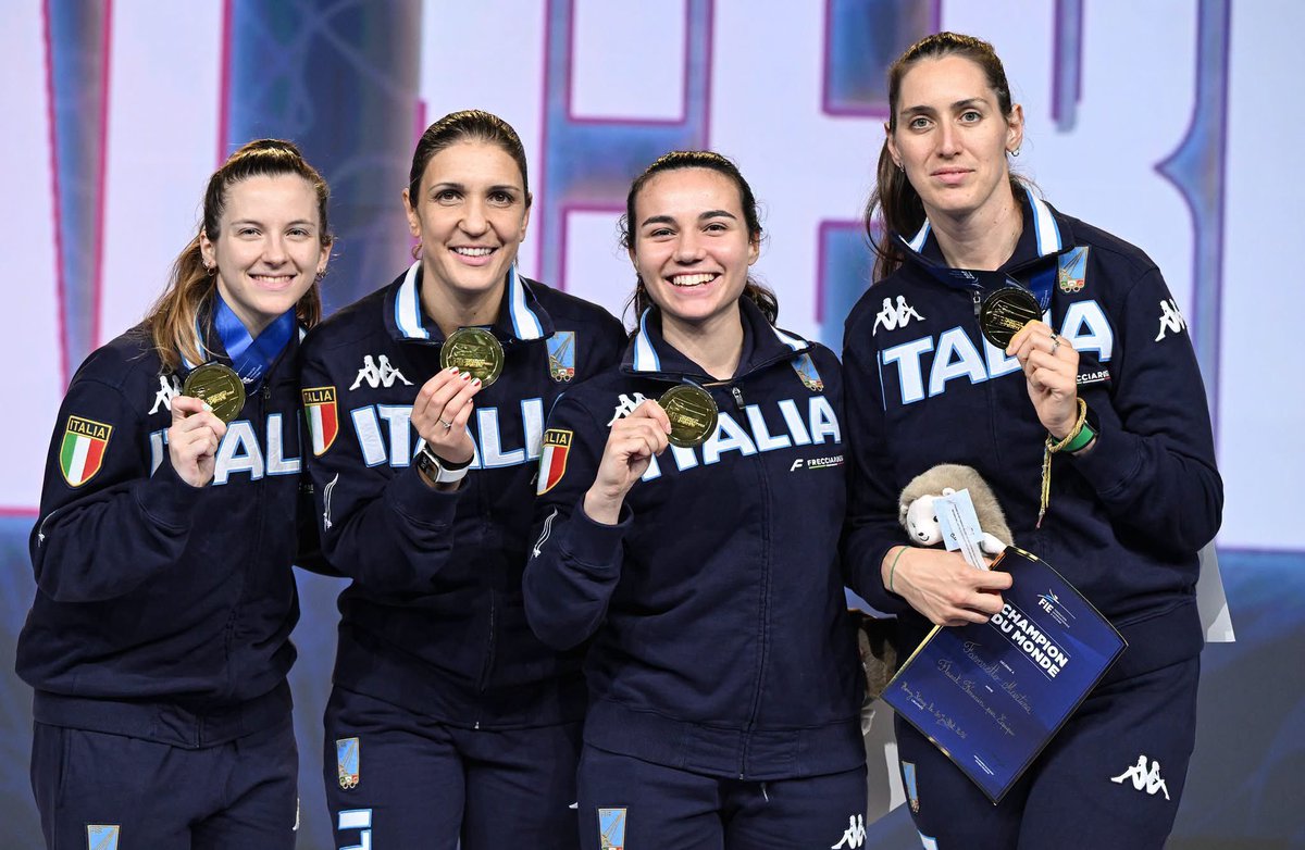 toMMilanello's tweet photo. 🤺 La tradizione continua: le donne italiane sono campionesse indiscusse di #fioretto!
Oro mondiale per il dream team Martina #Favaretto, Arianna #Errigo, Anna #Cristino e Martina #Batini.
Oro individuale per Martina Favaretto in una finale tutta azzurra con Arianna Errigo. https://t.co/wFp0II2mSu