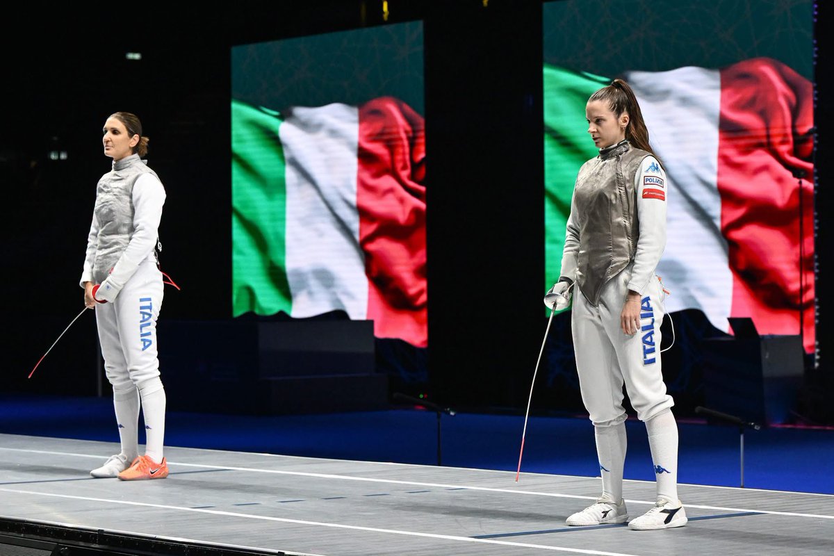toMMilanello's tweet photo. 🤺 La tradizione continua: le donne italiane sono campionesse indiscusse di #fioretto!
Oro mondiale per il dream team Martina #Favaretto, Arianna #Errigo, Anna #Cristino e Martina #Batini.
Oro individuale per Martina Favaretto in una finale tutta azzurra con Arianna Errigo. https://t.co/wFp0II2mSu