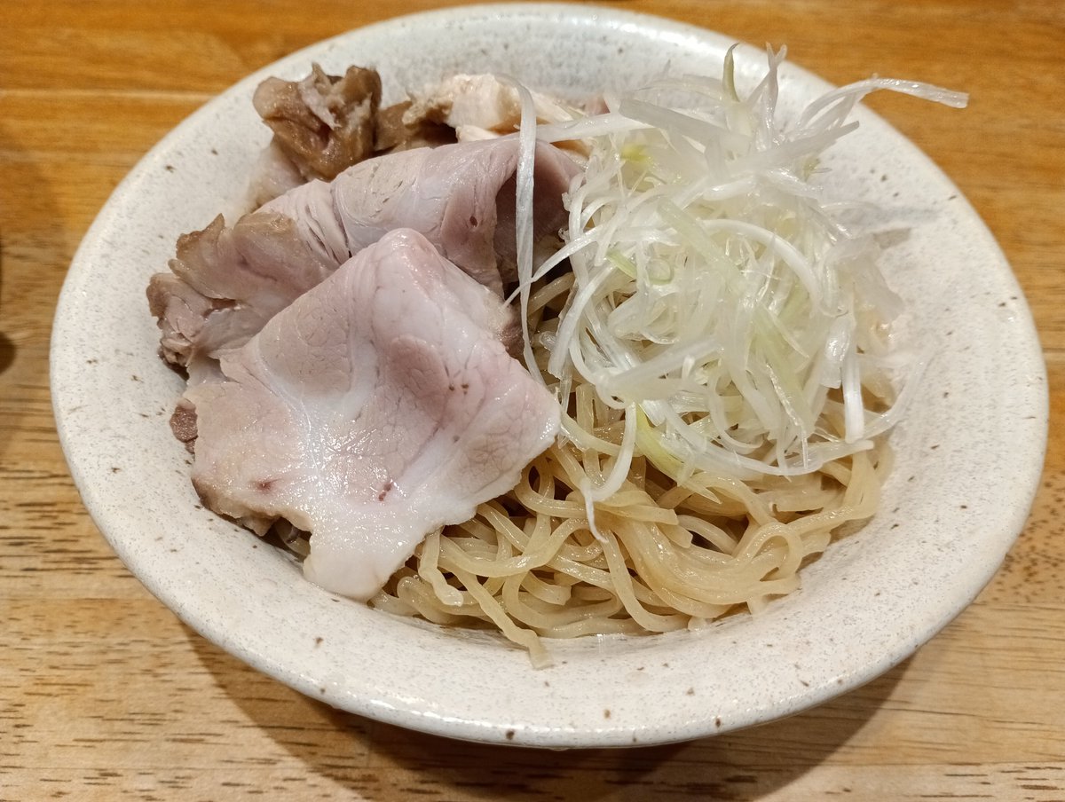 fukami_coffee's tweet photo. らぁ麺なか川
いりこまぜそば
和え玉鶏油

いりこそば食べようと思ったけど限定メニューのまぜそばにまた釣られました

パンチ力のまぜそばが多いこの世の中じんわり寄り添い系旨みのまぜそばも、いとをかしやで

知らんけど https://t.co/sknBQsPjEX