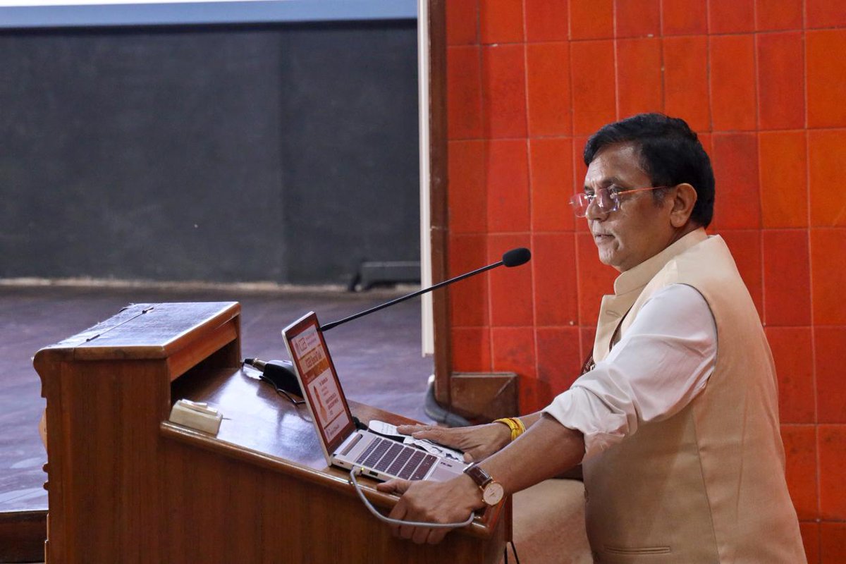 NITIAayog's tweet photo. Prof. Gobardhan Das, Member, NITI Aayog, addressed students, researchers, and faculty at the International Centre for Genetic Engineering and Biotechnology (ICGEB), New Delhi, on the role of the bioeconomy in achieving the vision of Viksit Bharat.

During his address, Prof. Das encouraged students to pursue deep-tech bio-startups and transform them into globally competitive enterprises. He also called upon ICGEB, the only international biotechnology research institute in India, to leverage its unique position to expand its engagement across developing countries in Africa, Asia, and South America, while strengthening scientific collaboration and supporting India's global partnerships.

#Bioeconomy #Biotechnology

@PMOIndia @narendramodi @Rao_InderjitS @MIB_India @PIB_India @DDNewslive @ashoklahiribjp @dasgobardhan