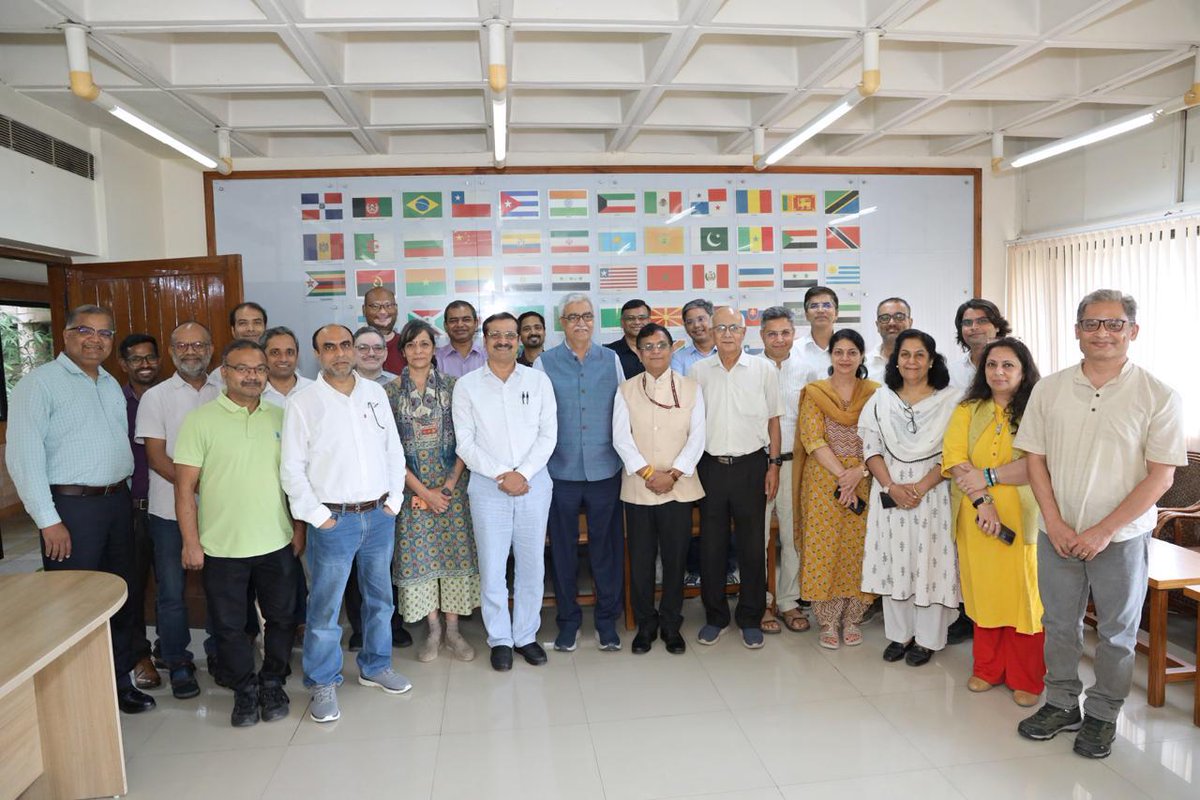 NITIAayog's tweet photo. Prof. Gobardhan Das, Member, NITI Aayog, addressed students, researchers, and faculty at the International Centre for Genetic Engineering and Biotechnology (ICGEB), New Delhi, on the role of the bioeconomy in achieving the vision of Viksit Bharat.

During his address, Prof. Das encouraged students to pursue deep-tech bio-startups and transform them into globally competitive enterprises. He also called upon ICGEB, the only international biotechnology research institute in India, to leverage its unique position to expand its engagement across developing countries in Africa, Asia, and South America, while strengthening scientific collaboration and supporting India's global partnerships.

#Bioeconomy #Biotechnology

@PMOIndia @narendramodi @Rao_InderjitS @MIB_India @PIB_India @DDNewslive @ashoklahiribjp @dasgobardhan