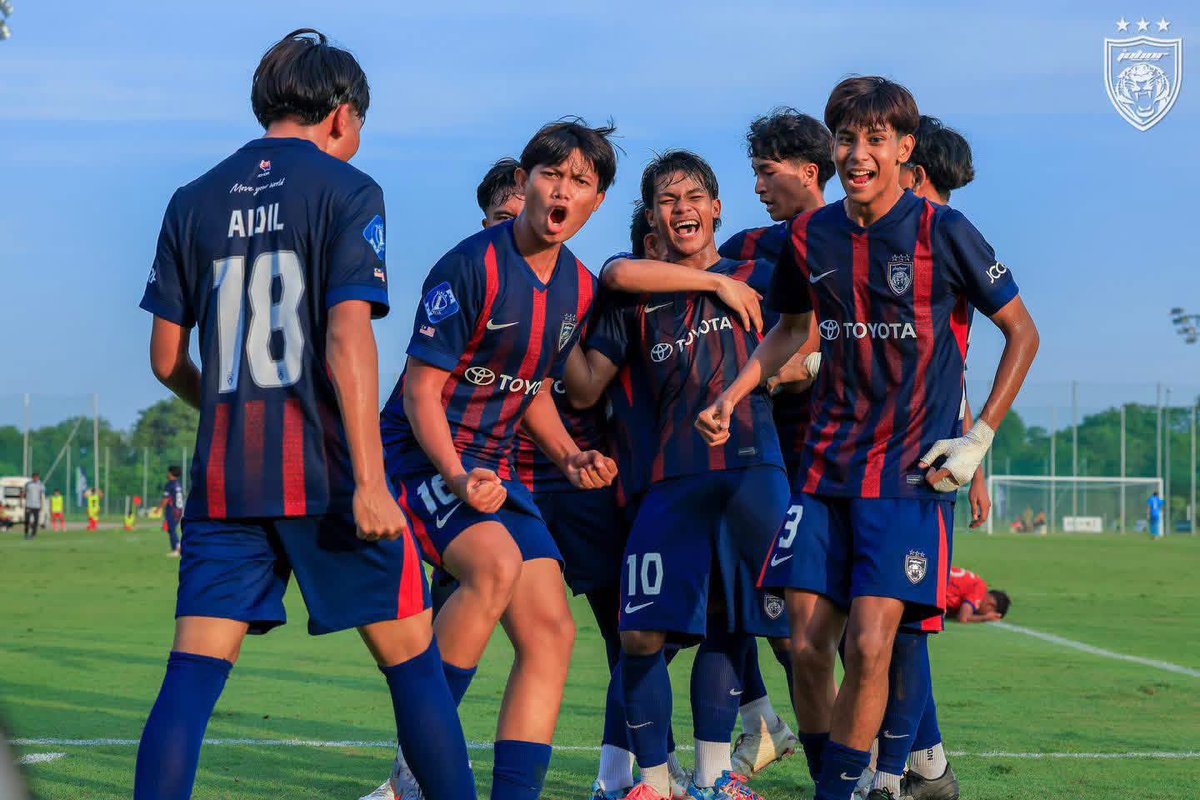 OfficialJohor's tweet photo. 𝗬𝗢𝗨𝗧𝗛 𝗖𝗨𝗣 𝟮𝟬𝟮𝟲

FT: AMD B [0-2] JDT V (U16)
(Raqeb Alif 78’ / Fahim Akmal 80’)

More photos at https://t.co/LzHJPT30Zh

Hidup Johor Demi Johor
#WeAreAMovement
#WhatCanYouDo
#TheTMJeffect
#SouthernTigers
#JewelOfTheSouth https://t.co/z9lOU9wVXJ