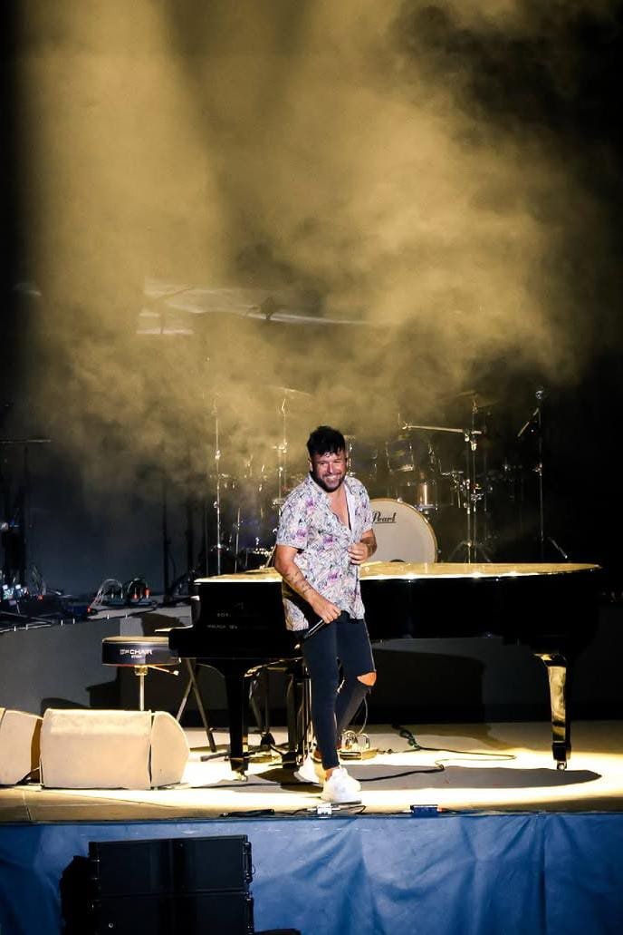 AndreaP50288077's tweet photo. Ayer @PabloLopezMusic se subió al escenario de Fuengirola Málaga aquel concierto que tuvo que cancelar por  lo que le pasó del dolor que le dio y dijo que este jueves 30 de julio volvía a  cantar a su tierra y que bonito lo hicistes yo no estaba pero no tengo duda eres único tq https://t.co/mdGxZSvq0S