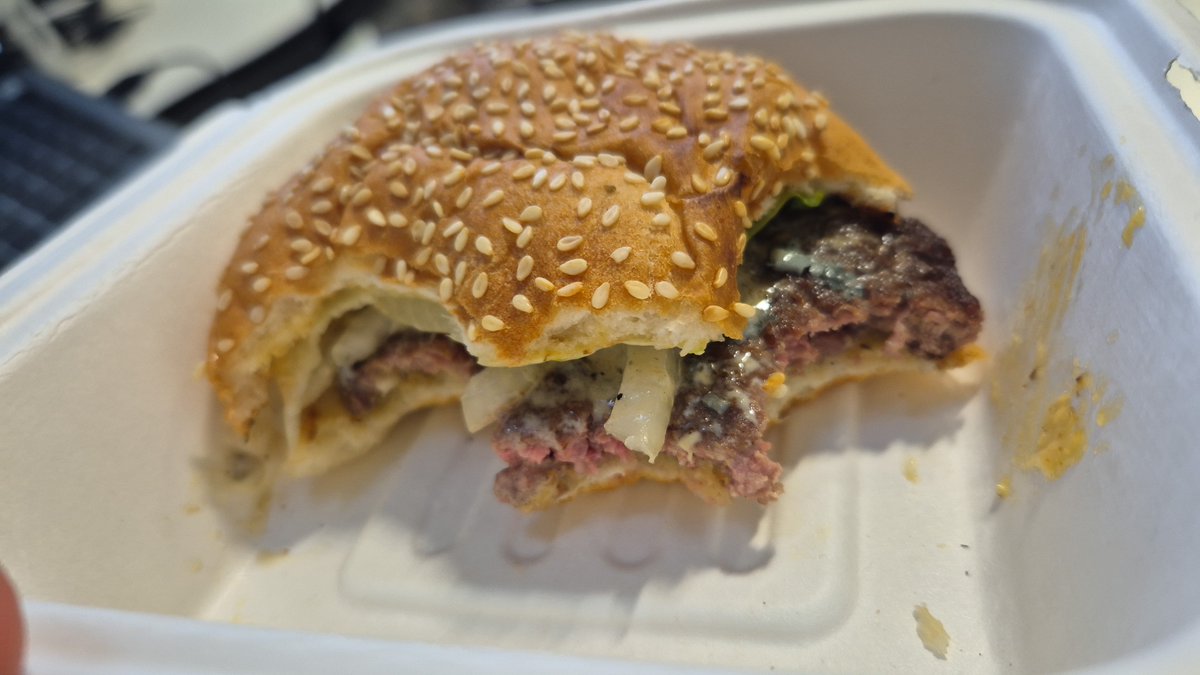 CorporalJosh's tweet photo. Hey @bleeckerburger 

I ordered a well done Blue Burger last night and received a very under cooked patty. I also had stomach pains all of evening after consuming the burger... if you cannot properly cook your pattys then please stop as I'm now afraid https://t.co/kOKErbi2iv