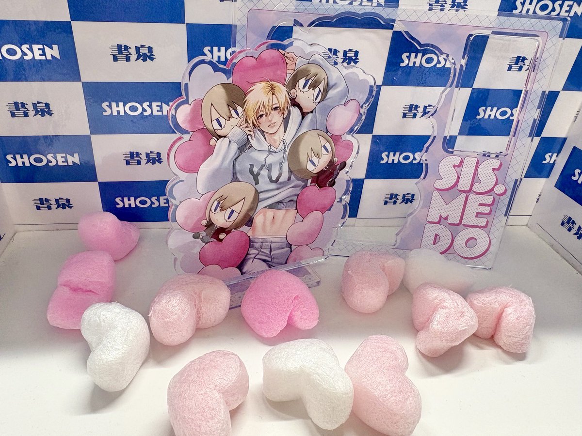 shosen_bt's tweet photo. 【有償特典】
『妹はシスコン兄がめんどくさい』6巻発売記念 ヨシミズ先生(@bk_yoshimizu)リアルサイン会(秋葉原)

皆さん、お待たせいたしました
有償特典の実物サンプル公開です✨
とても素敵な仕上がりになりました

是非、抽選イベントに応募したくて、有償特典が欲しい方は書泉オンラインへ❣️
申し込みは今週【8/2(日)29:59】までです。
時間に余裕を持ってお申込みください✨

詳細はこちら👇
https://t.co/NIU46TXHbK

諸事情でイベントに申込みできないが、有償特典が欲しい方は来週月曜中の告知をお待ちくださいませ
#ヨシミズ #妹はシスコン兄がめんどくさい #一迅社