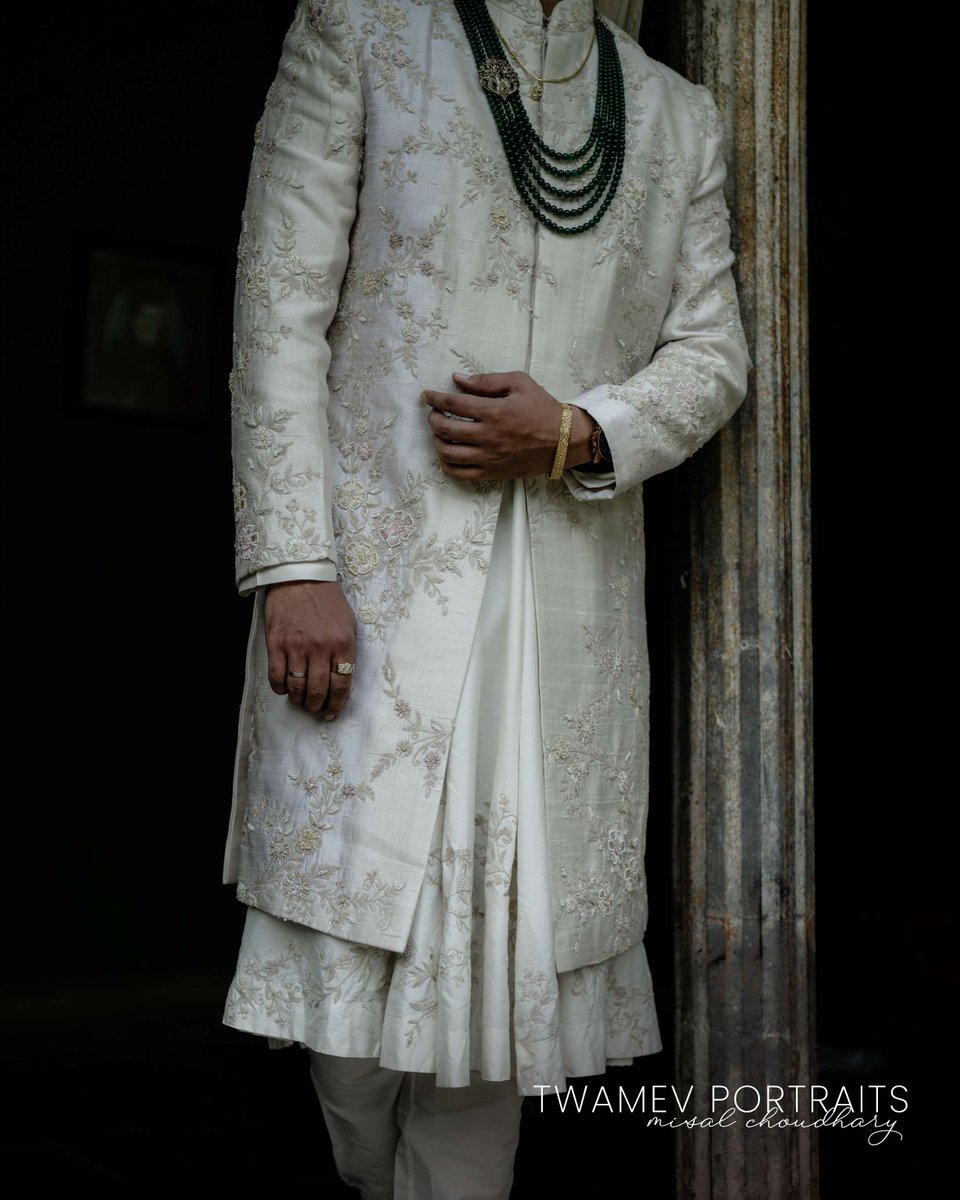 TwamevOfficial's tweet photo. When you've found the one, the perfect Twamev fit simply follows.

Find this opulent piece online. Link in bio!
Visit us in stores – New Delhi | Bengaluru | Hyderabad | Surat | Pune | Mumbai

#Twamev #TrulyYou #2026collection #weddingseason #luxeoccasionwear https://t.co/CeOPuxCce8