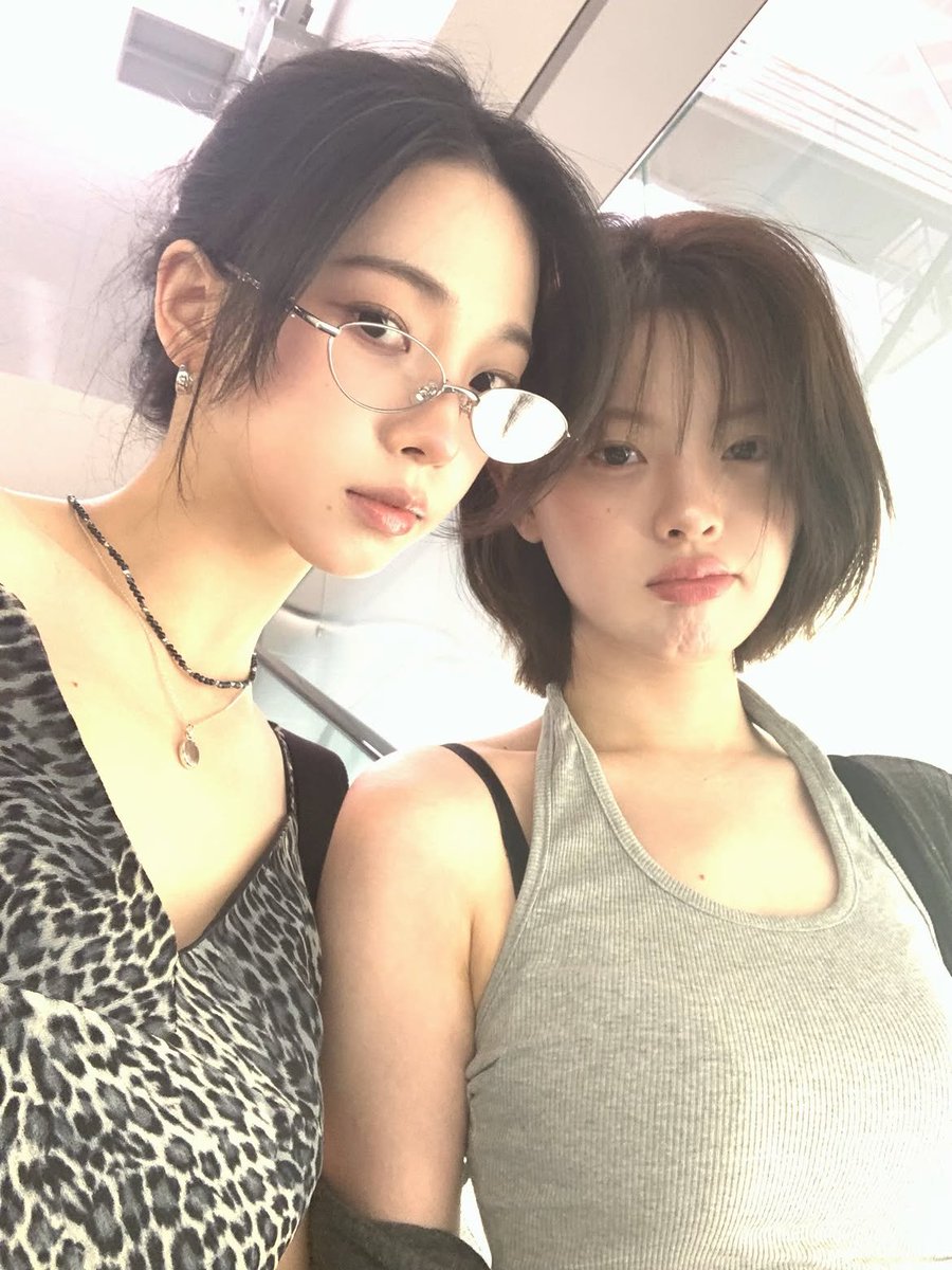 Yukainar's tweet photo. Love meter: 100% / Love is surely in the air! 🏹♥️ Forecast tells this isn’t just an ordinary weather—it’s totally a lovey-dovey day, so I decided to take Sua ‘nnyie my beautiful girlfriend on a date >___0 It goes smoothly that makes Ms. Girlfriend loveeess me even more! :b♥️ https://t.co/EEEu0PaVSL