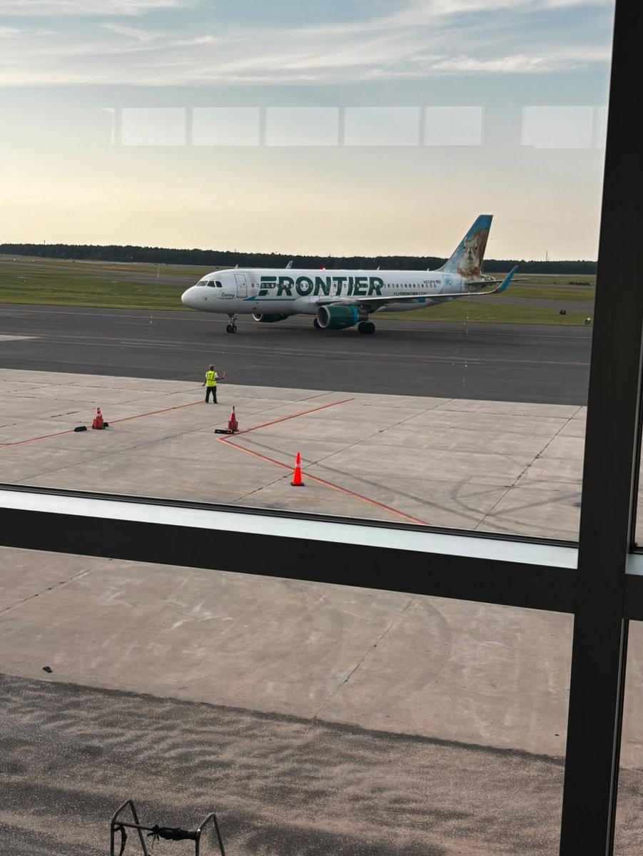 LIMacArthur's tweet photo. Exciting news for Frontier Airlines travelers at ISP! 🚀 @FlyFrontier is bringing SpaceX’s Starlink high-speed, low-latency Wi-Fi to its entire fleet—get ready to stream, work, & stay connected in the skies starting early 2027. ✈️ Plus, Frontier’s customer service phone line is back and available 24/7 at 602-333-5925, making your travel experience even smoother. 📸: Dylan 

#10best #sammythesquirrel #onlyatisp #flymacarthur #longisland