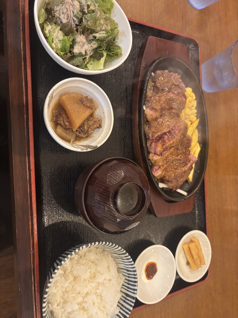 capbestbody's tweet photo. 夜はステーキ
これで1500円は今では安い♪ https://t.co/YuFzBiaHQv