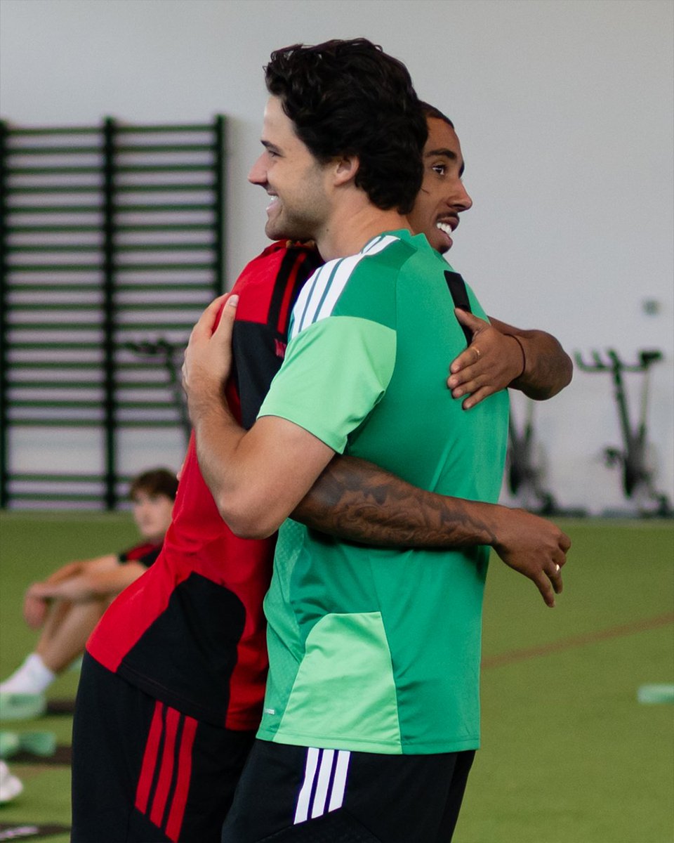 ManUtd's tweet photo. 🔙 in the mix 🧤 https://t.co/17wstQuqzU