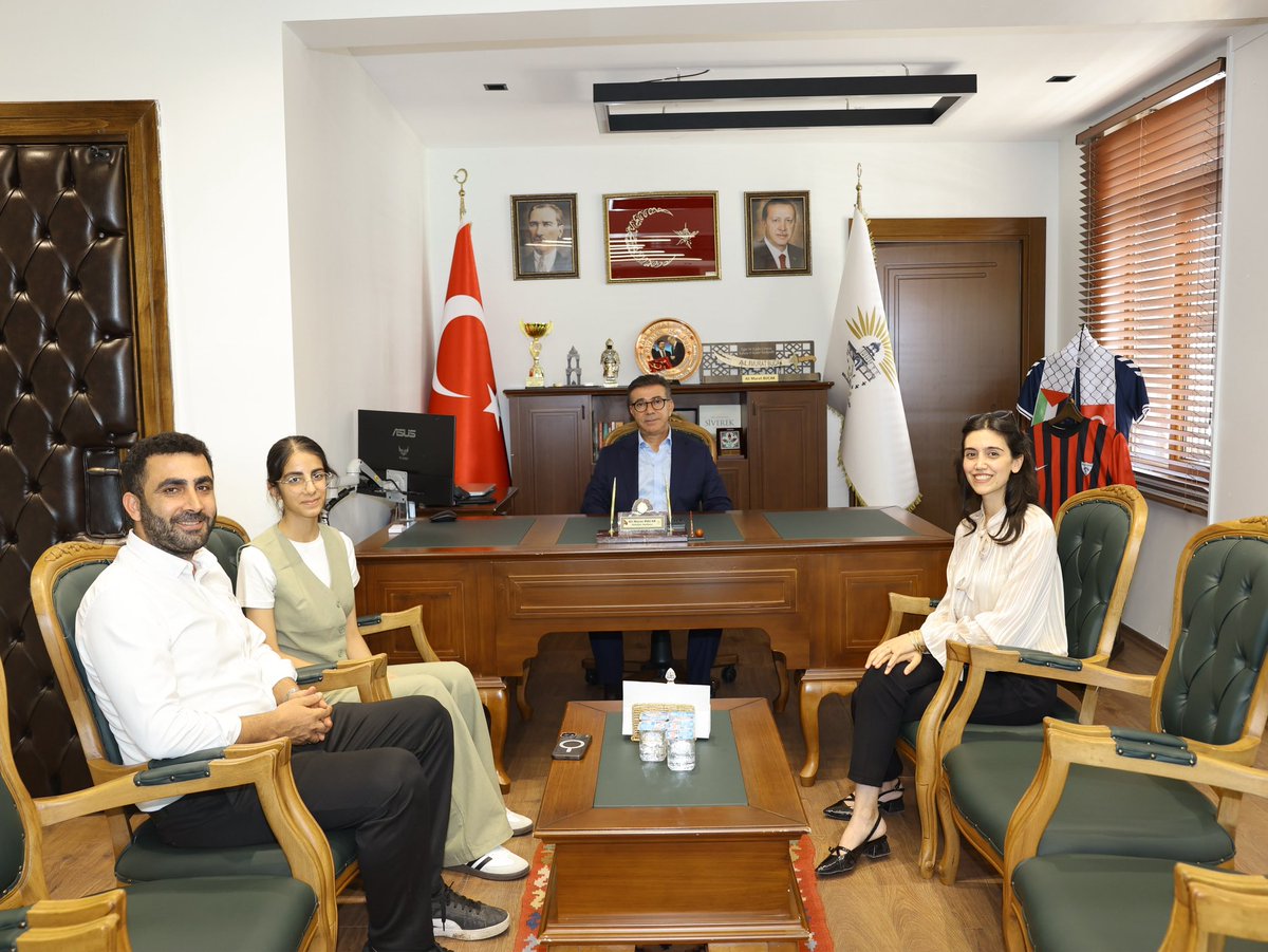 bucakalimurat82's tweet photo. 2026 LGS’de Siverek birincisi olarak hepimize büyük bir gurur yaşatan kıymetli evladımız Melek Naz Karaçalılar’ı, Siverek Sosyal Hizmet Merkezi Müdürümüz Sayın Ferat Çetiner ve Bilfen Kurs Merkezi Müdürü Sayın Dilek Çetiner ile birlikte belediyemizde ağırladık.

Azmi, disiplini ve elde ettiği başarıyla örnek olan Melek Naz kızımızı yürekten tebrik ediyor, başarılarında emeği bulunan ailesine, öğretmenlerine ve eğitimine katkı sunan herkese teşekkür ediyorum.

Rabbim yolunu ve bahtını açık etsin. İnşallah gelecekte ülkemize ve milletimize hayırlı hizmetlerde bulunacağına yürekten inanıyorum.