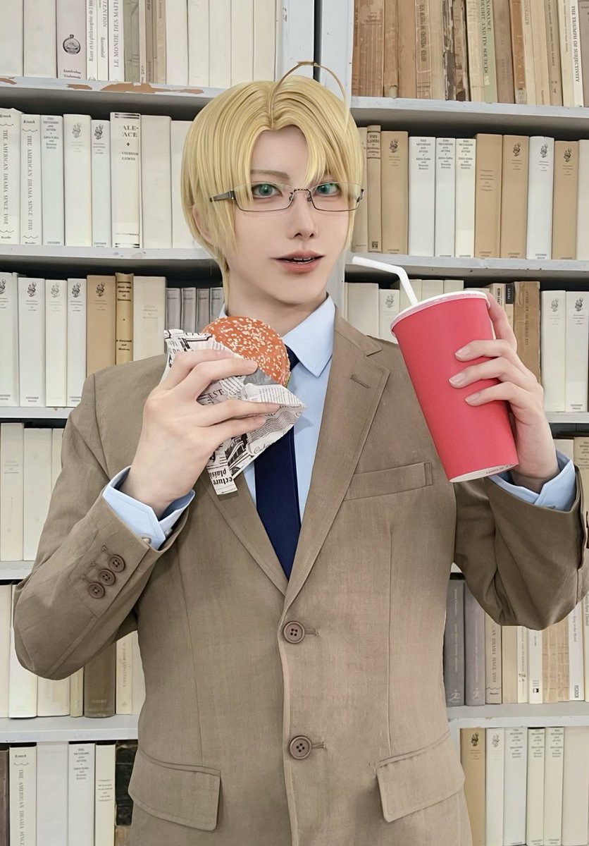 ___Rxxx1201's tweet photo. わかる人はわかる二枚(ヒント:アクスタ)
                                           cos.aph.グッズ衣装 https://t.co/3CqPOKBDkV