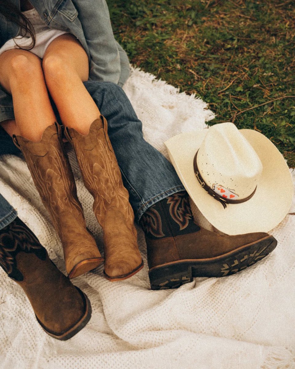 https_1104_'s tweet photo. I like looking at ordinary cowboy pictures every day to fuel my imagination of Alex😇🙏🏻 https://t.co/g9E3JMngTn