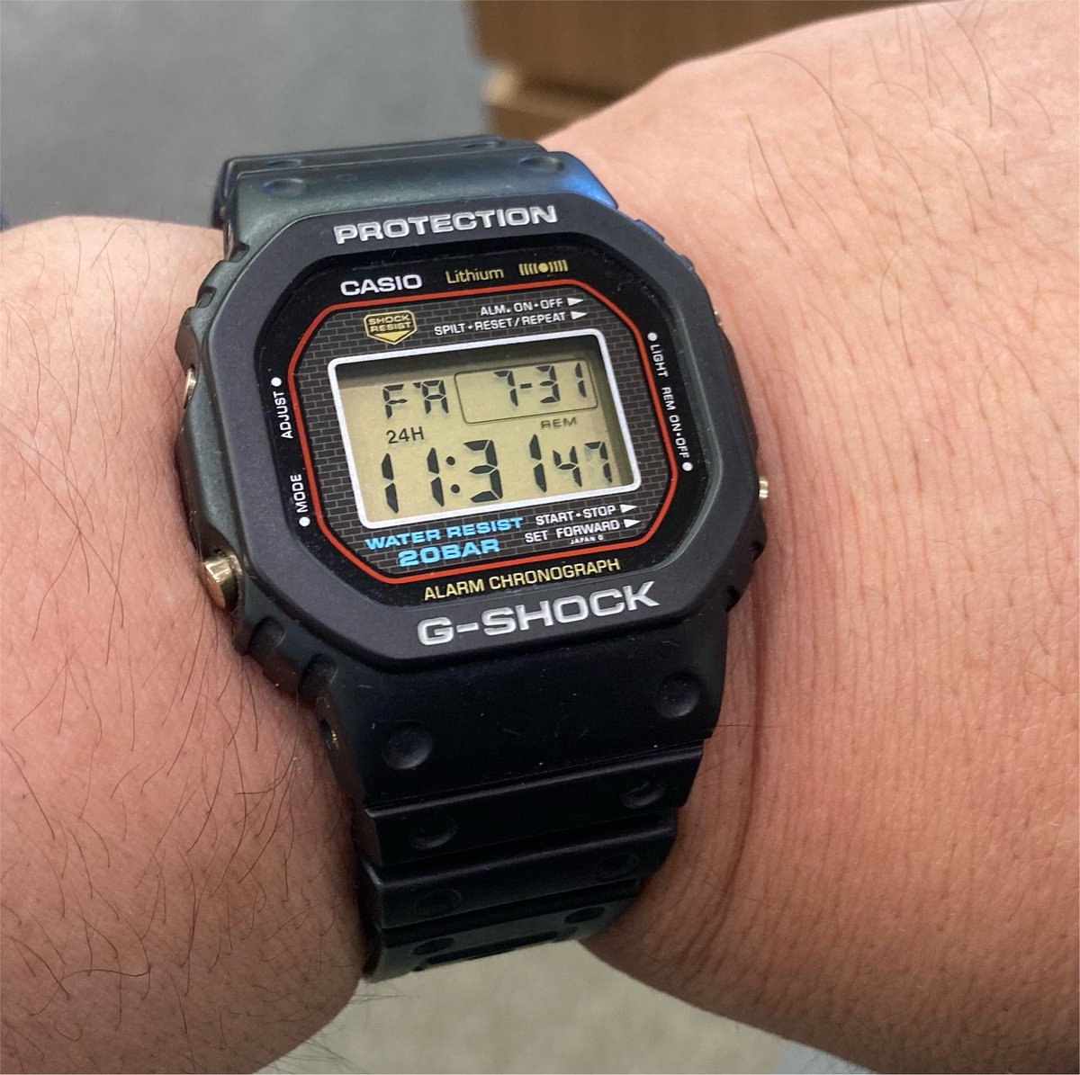 今日のお供はG-SHOCKのDW-1983-1（G-SHOCK発売10周年記念モデル・1983