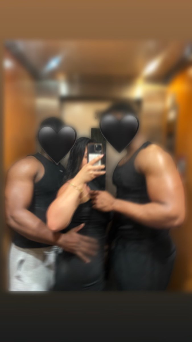 MonssVictoria's tweet photo. Solo dejaré esta foto aquí y no diré nada 😛😛 lo pueden ver en este link https://t.co/C729Kmr0Sr https://t.co/Kme54I4Zzn