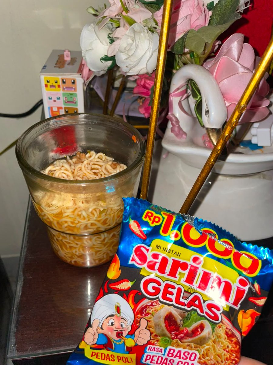 PuriNailaa's tweet photo. Ternyata sarimi gelas baso granat sudah mulai gampang ditemuin di warung. https://t.co/pQuQS5YUT7
