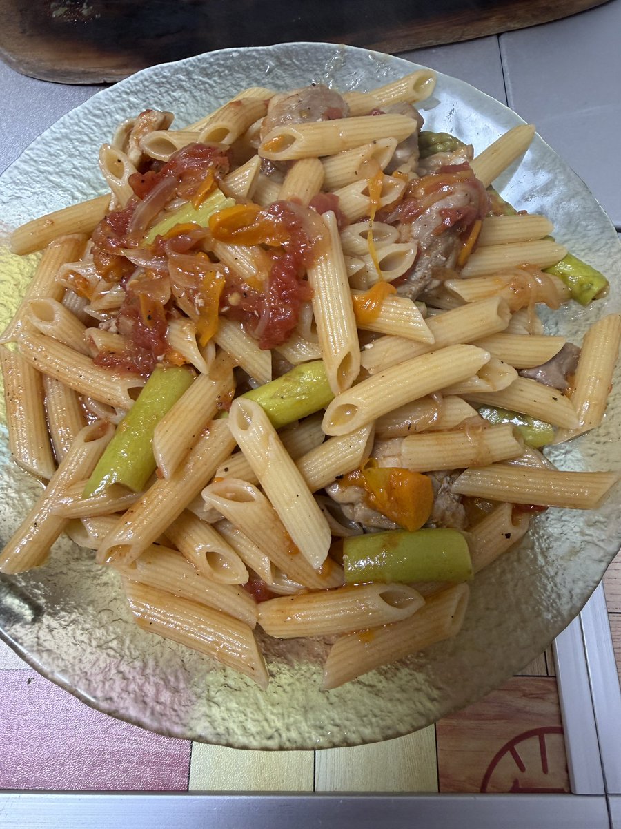kabupants's tweet photo. パプリカは、パスタソースにするのが一番うまいのでは。ピーマンは、和に合うけど、パプリカは洋。

よく火を通して甘みを引き出し、パプリカ入のトマトソースのイメージで作るのが良き。

#パプリカ https://t.co/yuAjCouqwk