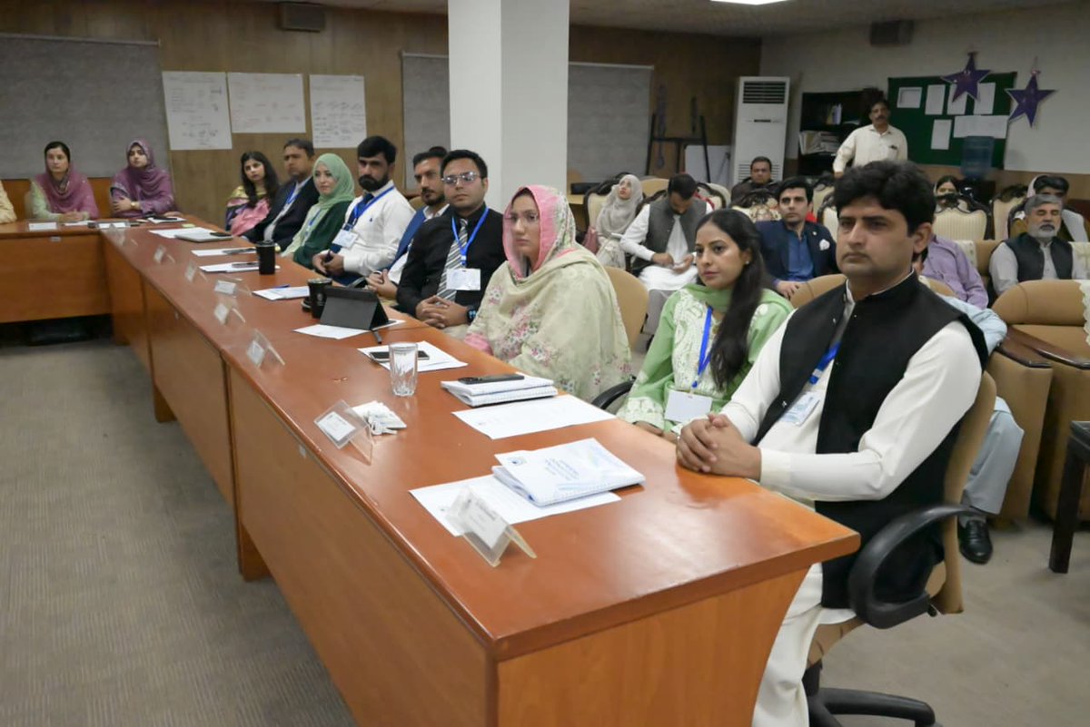 hecpkofficial's tweet photo. Chairman HEC @DrNiazAhmadSI awarded certificates to the participants of NAHE-HEC's National Faculty Development Programme (NFDP), Cohort-IX, for the Interim Placement of Fresh PhDs (IPFP) Fellows.
#HEC #NAHE #IPFP https://t.co/sHdbSrKSRT