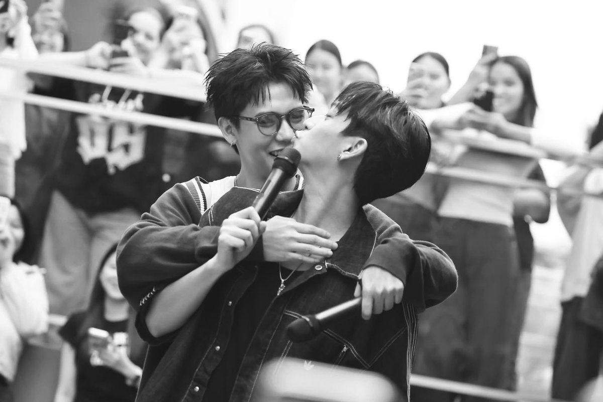 singchitaynew's tweet photo. — #SingChimon au ; ada apa dengan hari itu? 🔞

from ; random au https://t.co/nDwJCx7FSN