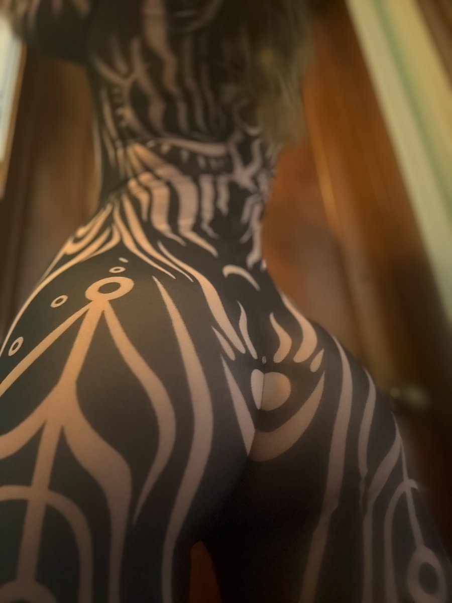 TheGoodMuse's tweet photo. Who got plans I can ruin this weekend 🤭 stay in with me inside LOL 🤑
#privatesessions #findom #findomme #finsub #mindfuck #mine https://t.co/I8oJUiLQdA