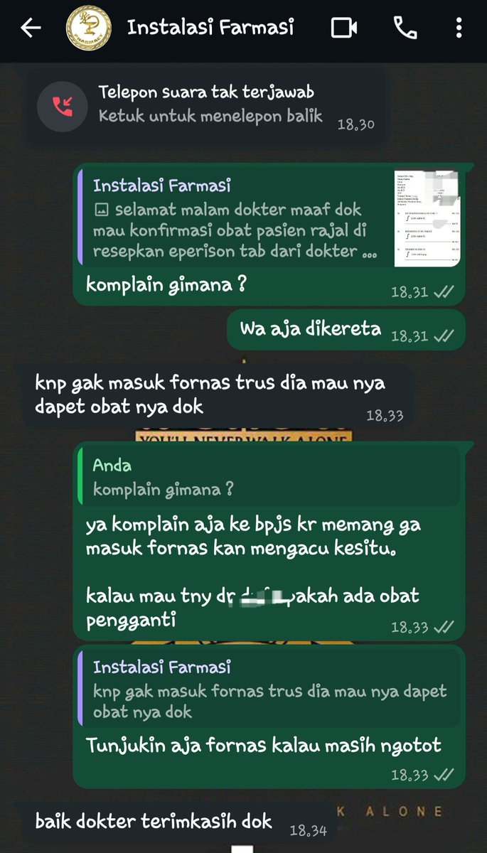 tb_siswadi's tweet photo. BPJS-based medicine itu nyata adanya.

Katanya sih semua sudah berdasarkan evidence-based medicine. Lalu diterjemahkan ke dalam Formularium Nasional (Fornas) setelah dibahas bersama kolegium terkait.

Tapi di lapangan sering tidak sesederhana itu.

Tadi baru dapat konsul dari farmasi. Obat yang diresepkan DPJP ternyata tidak masuk Fornas. 
Pasien langsung marah, "Kenapa nggak di-cover BPJS?"

Ya tanyakan saja ke BPJS Kesehatan, karena memang acuan pembiayaannya adalah Fornas.

Mau tidak mau DPJP harus mengganti dengan obat alternatif yang ada di Fornas agar bisa dijamin BPJS. Padahal menurut pertimbangan klinis, belum tentu itu pilihan pertama yang diinginkan dokter.

Akhirnya yang terjadi...

Pasien komplain.

Dokter merasa ruang gerak terapinya terbatas.

Farmasi jadi sasaran komplain.

Tim casemix yang ikut memastikan kepatuhan terhadap aturan JKN sering ikut "ribut" dengan DPJP karena harus mengingatkan bahwa obat tersebut tidak sesuai Fornas.

Padahal sebenarnya semua pihak sedang menjalankan aturan yang sama.

Menurut saya, kalau memang Fornas menjadi acuan utama pelayanan JKN, maka evaluasi dan pembaruannya juga harus terus mengikuti perkembangan ilmu kedokteran. Jangan sampai dokter ingin memberikan terapi terbaik, tetapi terbentur aturan pembiayaan.