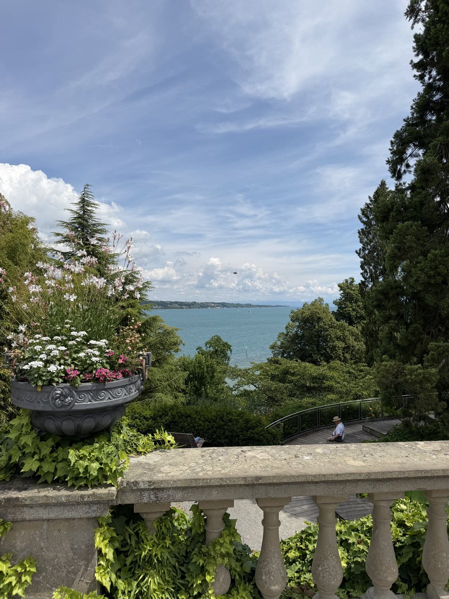 JackKincaidMed's tweet photo. It was a whirlwind of a month! Highlight by far was going to the 75th Lindau Nobel Laureate Meeting as a Young Scientist--incredible week of new friends, exciting science, and exploring a beautiful new place. #LINO75 https://t.co/tfQiEF870L