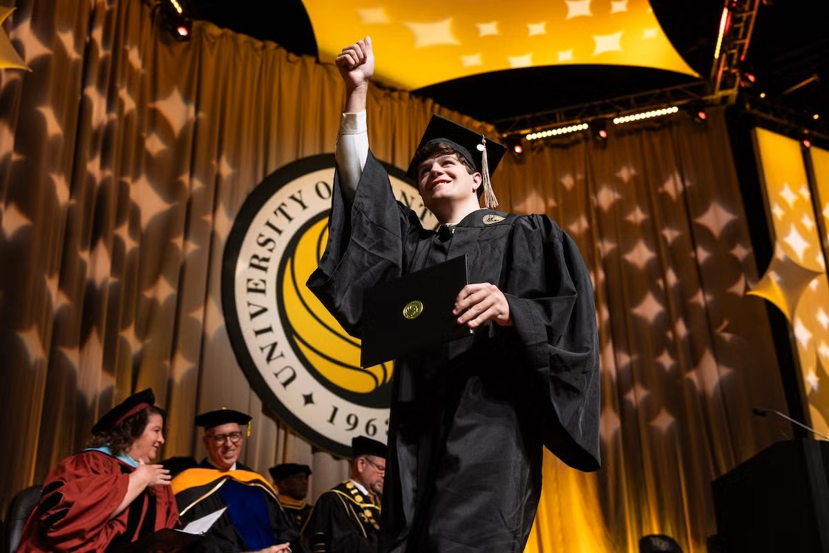 UCFBusiness's tweet photo. We can’t wait to celebrate all our graduating #BusinessKnights tomorrow! #ChargeOn https://t.co/bcbx86aH3d
