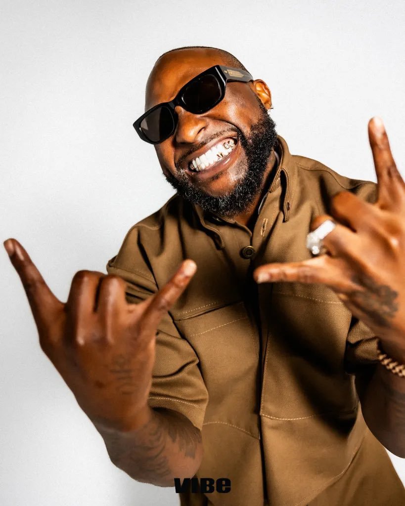 AlbumTalksHQ's tweet photo. 🚨 Davido now occupies 8 out of the Top 10 spots on the NG Apple Top Songs Chart with songs off "Oriadé" 

#2 — I Know Who I Be 
#3 — B4 B4 
#4 — On The Road 
#5 — Gimme Dat Ting 
#6 — Amazing Grace 
#8 — Julie
#9 — Constantly 
#10 — Already Falling https://t.co/Ek9Ut95Gbe