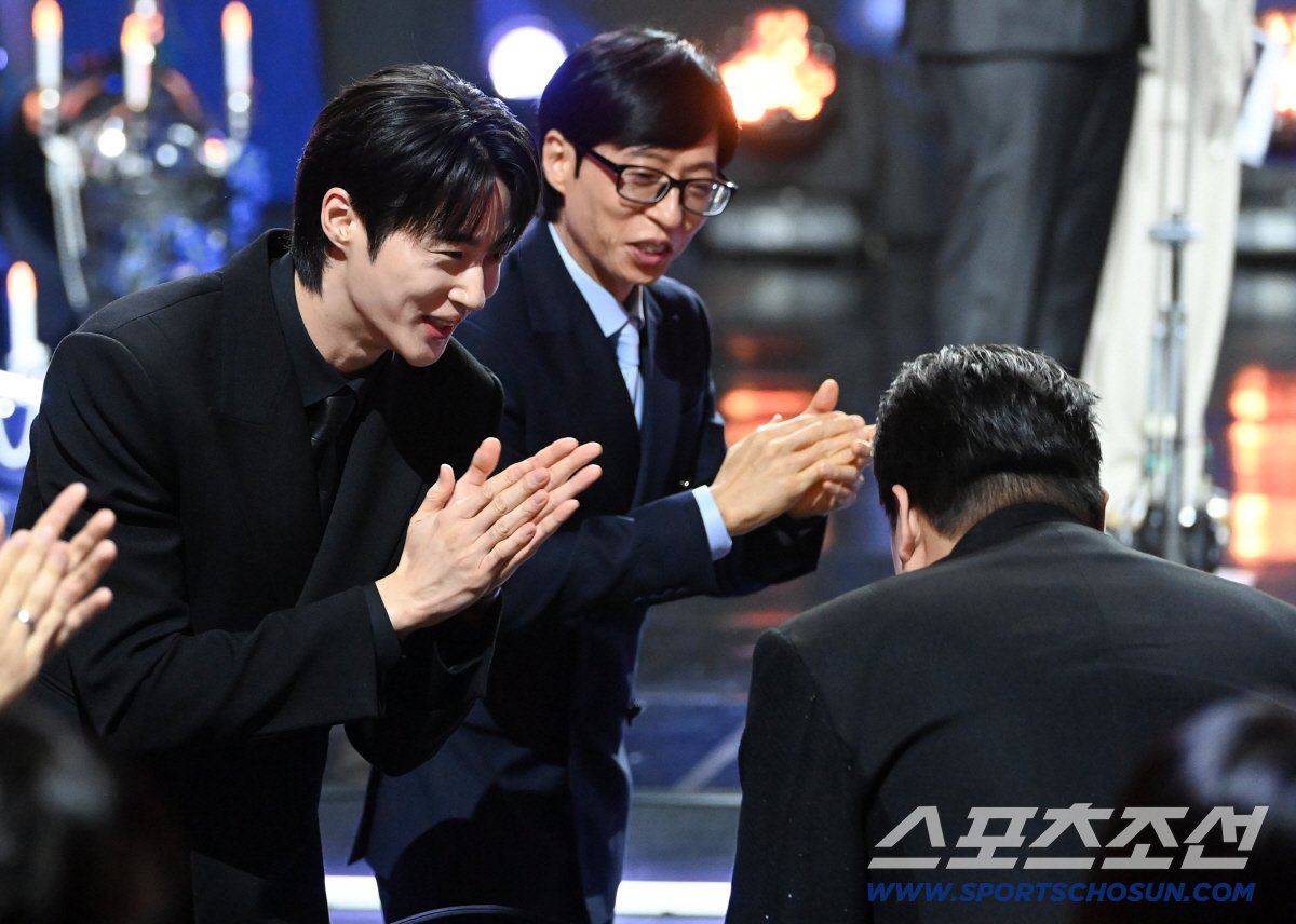 wooseokii_'s tweet photo. 축하해주는거 너무 기요미 https://t.co/0H5xMbyP3s