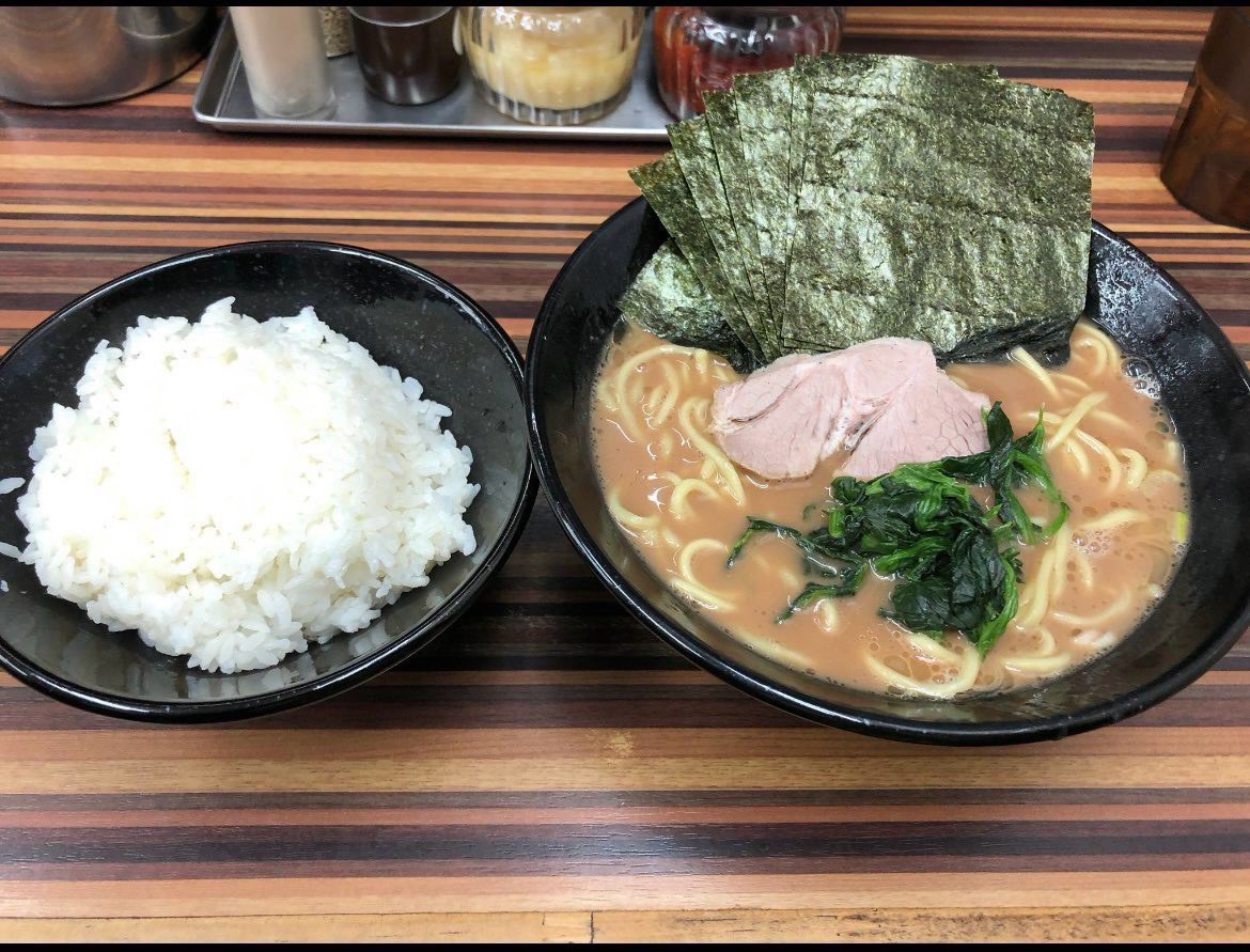 overscale_CL's tweet photo. 💎協賛店舗紹介💎
【教道家】（@kyoudouya ）

近大生御用達の家系ラーメン屋さんです🍜
もちろんOS員も大好きです！😋✨
ライス無料なのでガッツリ食べたい人も大満足です🙌

#OSSL2026 #アカシア https://t.co/wZu26cnpoq