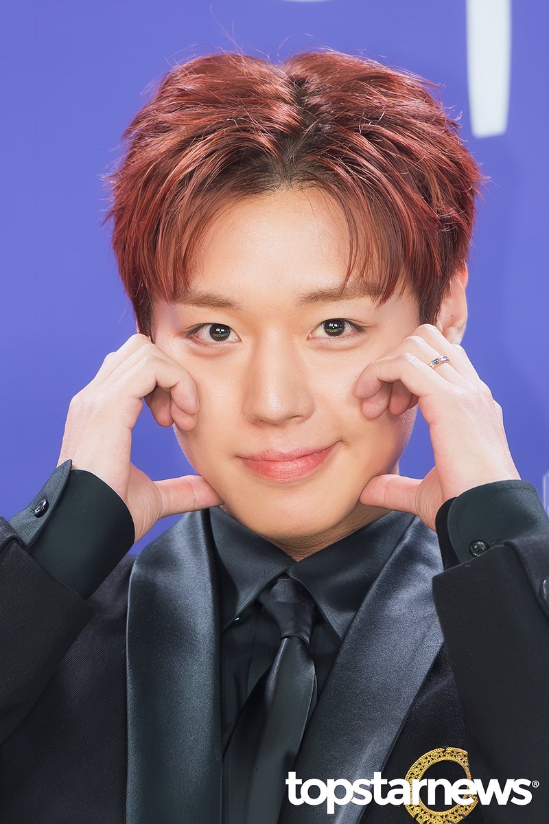 TSN_PHOTO's tweet photo. [HD포토] 박지훈, ‘귀여움이 과하시네’ (청룡시리즈어워즈 레드카펫) #청룡시리즈어워즈 #레드카펫 #프리뷰 #박지훈 https://t.co/GZmySrdDXT <- Original Photo https://t.co/BjAFdkQhbf
