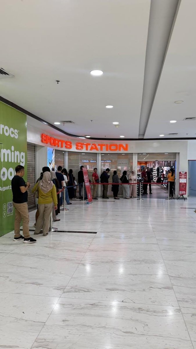 eliyaa2026's tweet photo. Siapa yang antrian belii 1 gratis 1 di sport station hari ini guys😭😭😭 
Masih ada promo B1G1 All itemnya guys sampe tanggal 2 Agustus!!! https://t.co/LDjnMC1tbs