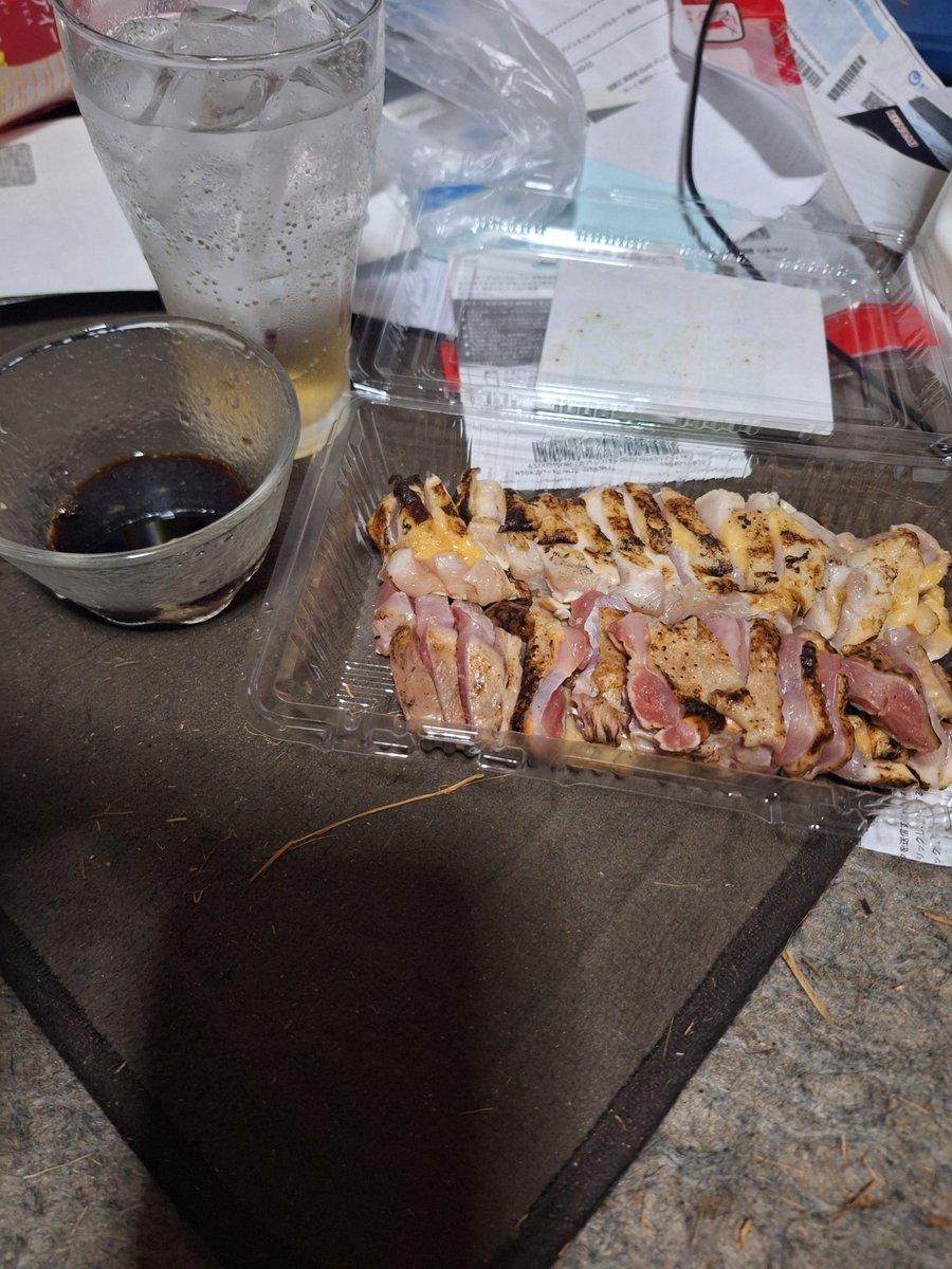 FFinre's tweet photo. 本日は、久し振りに梅酒の炭酸割りと地鶏のタタキで晩酌🏠😳🍶

最近、ビールとかレモンサワーばかり飲んでたから
たまには、梅酒も良いよねぇ～(。・ω・。) https://t.co/gAvIwqgdDz
