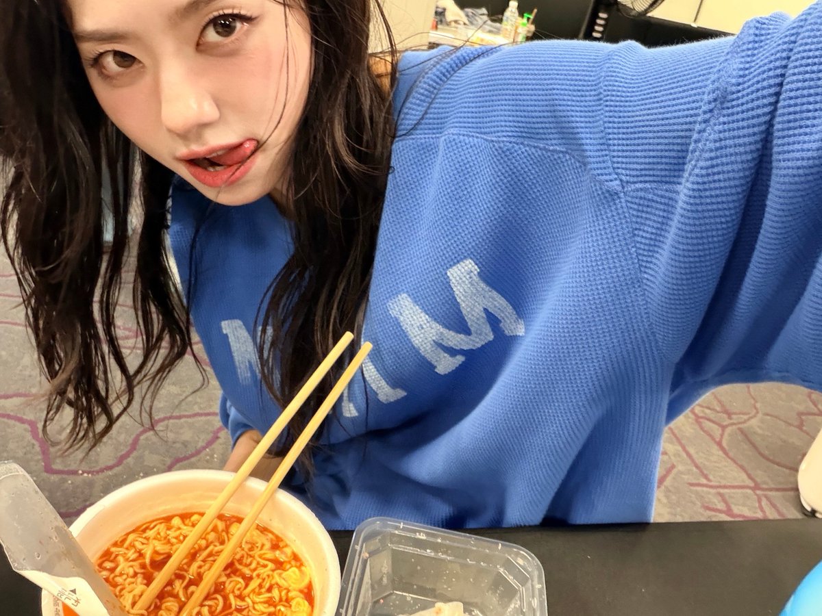 sonyang719's tweet photo. 260731 플챗 #김소혜♡

앙둥이들 밥 먹어써요?🥰 https://t.co/aAk0JFI3G0