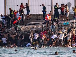 SaverioRomano's tweet photo. Le immagini da Ceuta sono allarmanti. L’immigrazione clandestina va contrastata con determinazione, mentre quella regolare va governata con serietà. Bene @GiorgiaMeloni nel chiedere un intervento di Spagna e #UE: servono responsabilità e una strategia comune. #Ceuta #Immigrazione https://t.co/P8MyP2IncP