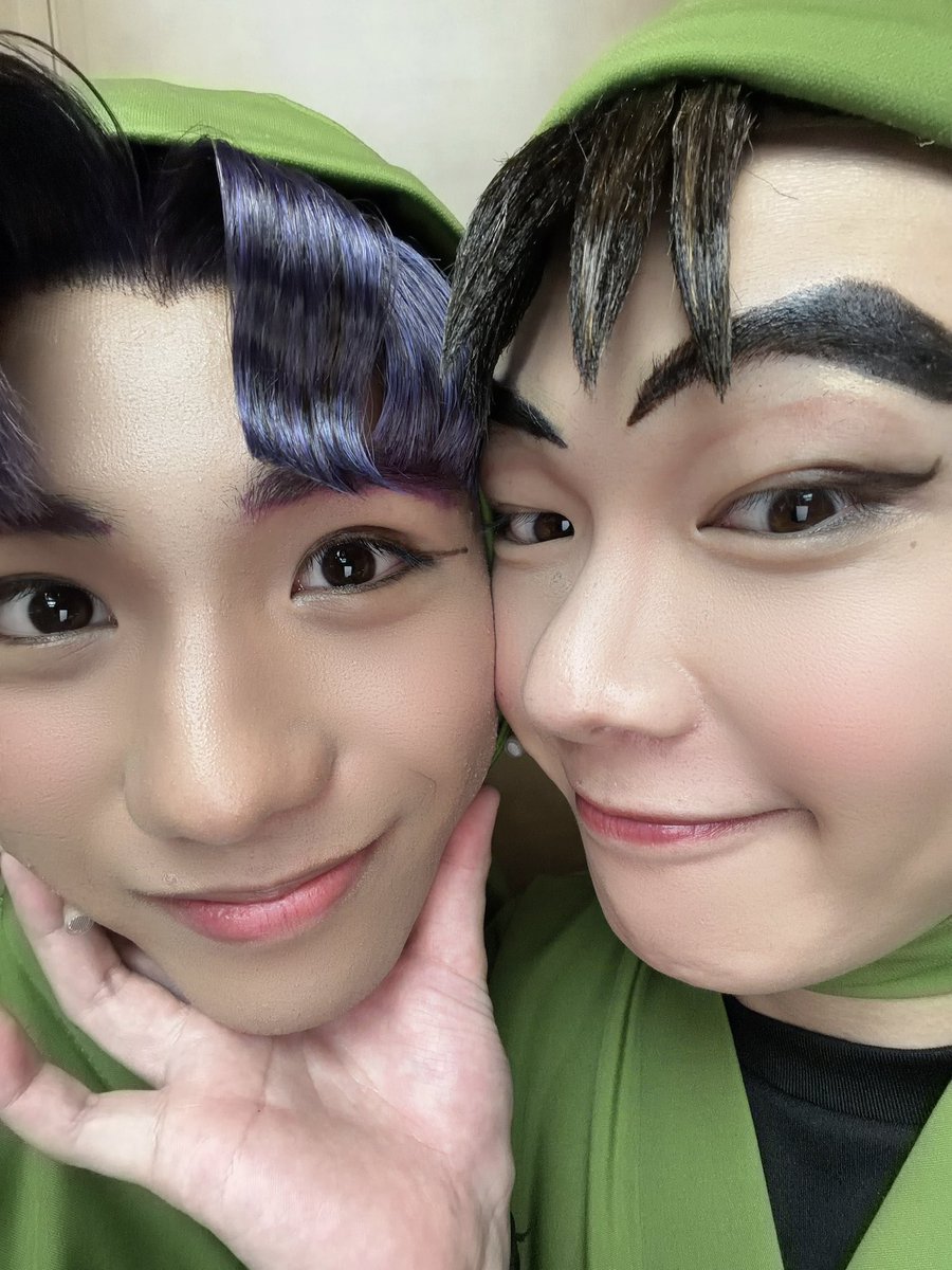 tomoya_isihara's tweet photo. #忍ゲキ 10公演目！📗
ご来場ありがとうございました‼️
本日は数馬役のこうきの誕生日!!
忍ゲキと誕生日が３年連続被ってる幸せ者め〜！！！おめでとう！
明日は配信もあります！明日もお願い致します！ https://t.co/hoHO24VS8h